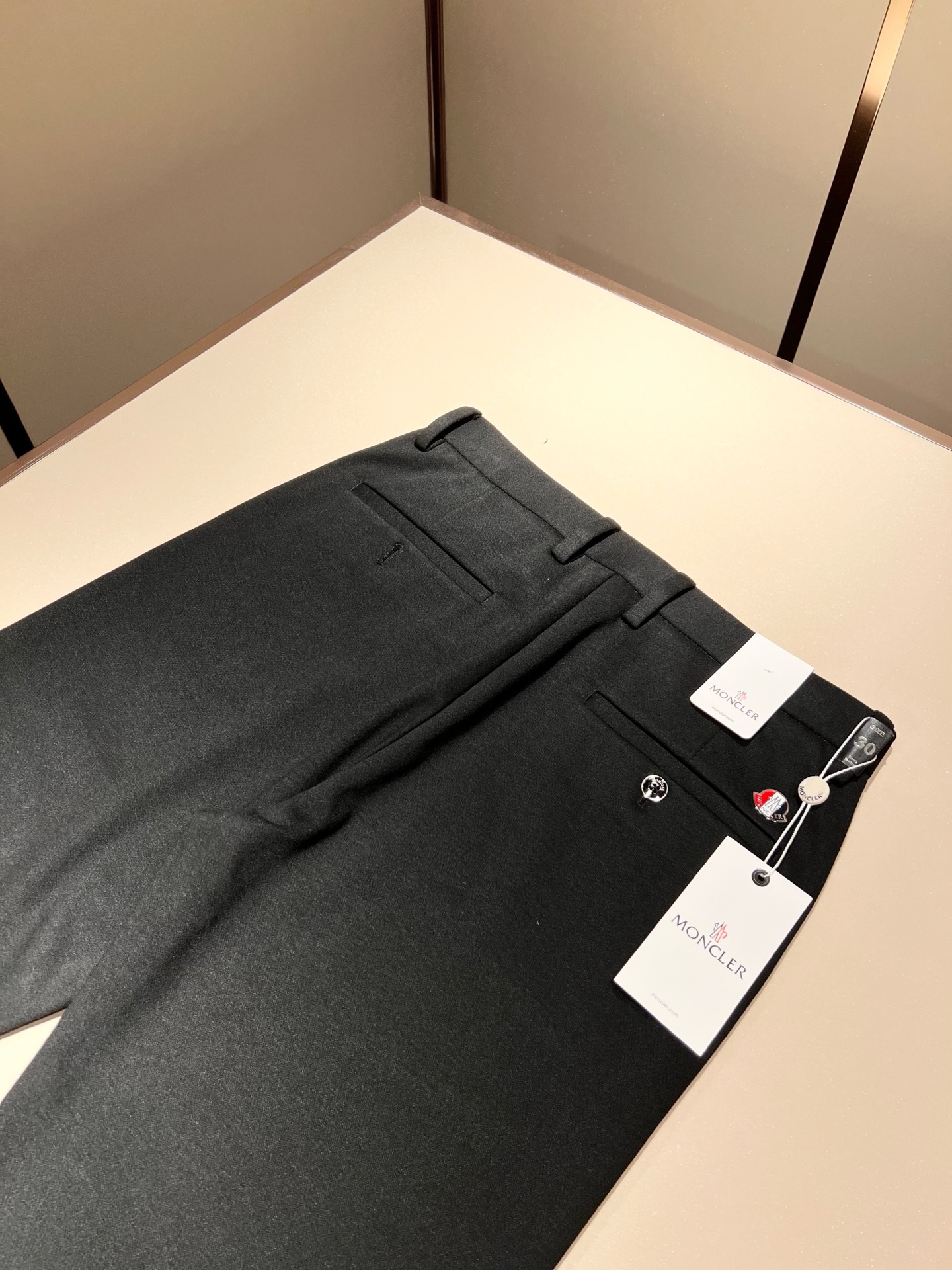  【⚠️】 Moncl*r蒙*口2025秋冬最新的贸易订单休闲羊绒西裤！全品相！！原版logo五金辅料设