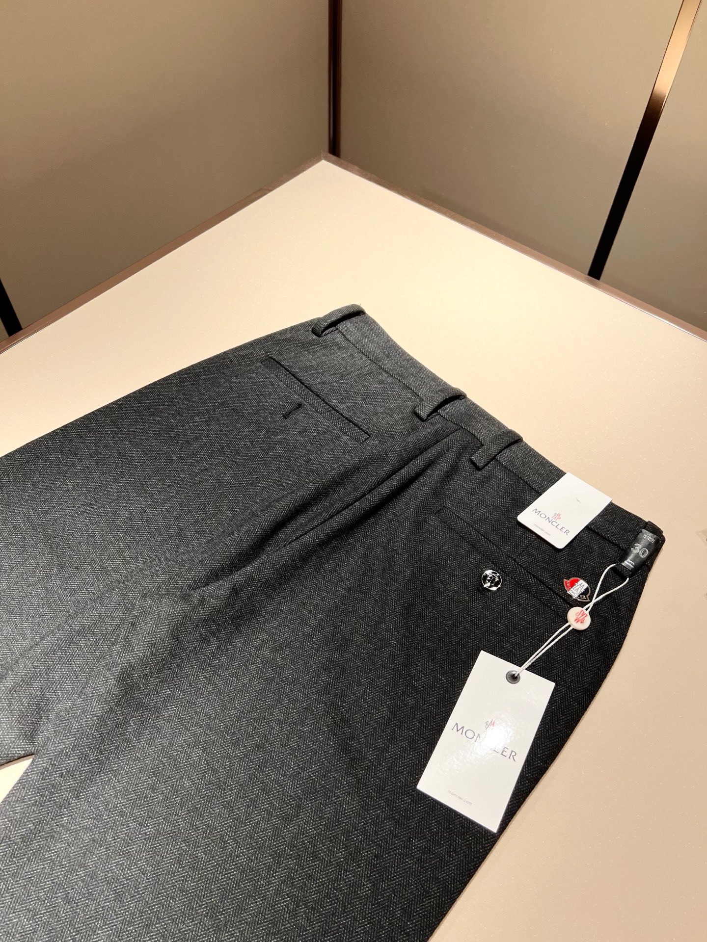  【⚠️】 Moncl*r蒙*口2025秋冬最新的贸易订单休闲羊绒西裤！全品相！！原版logo五金辅料设