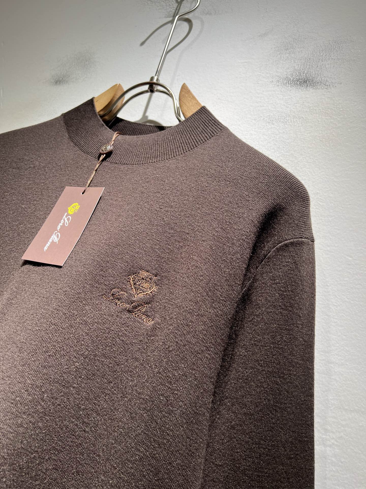 Loro Piana诺悠翩雅 2025秋冬男士最新的贸易订单针织羊毛衫，全品相！！上身舒适透气，不僵硬，