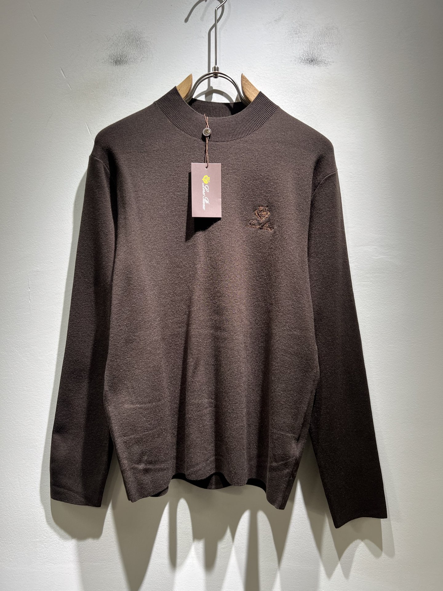 Loro Piana诺悠翩雅 2025秋冬男士最新的贸易订单针织羊毛衫，全品相！！上身舒适透气，不僵硬，