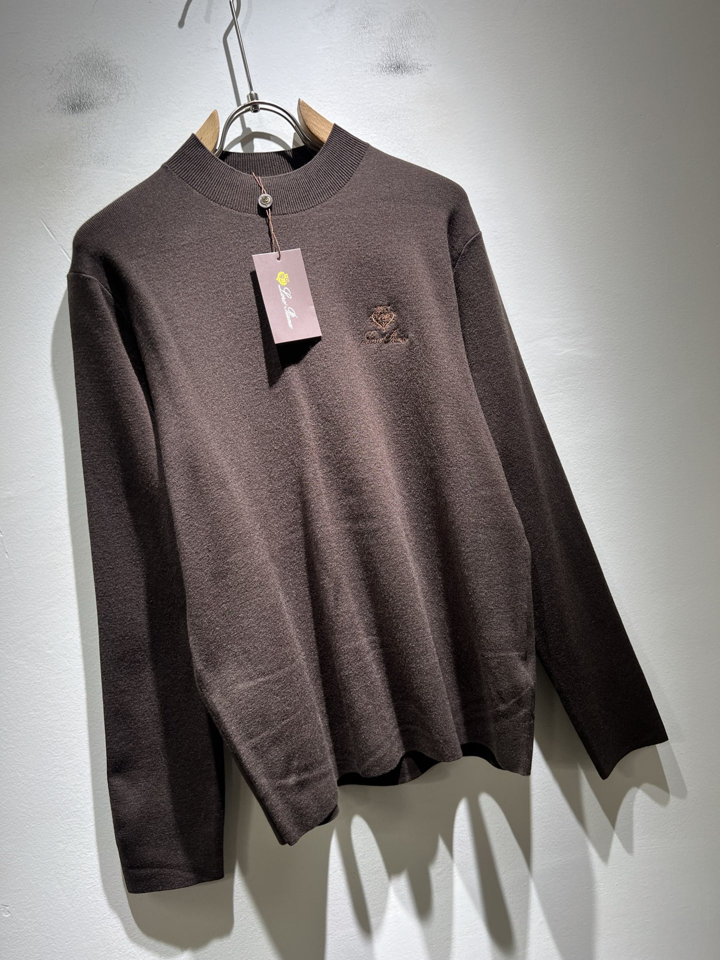 Loro Piana诺悠翩雅 2025秋冬男士最新的贸易订单针织羊毛衫，全品相！！上身舒适透气，不僵硬，