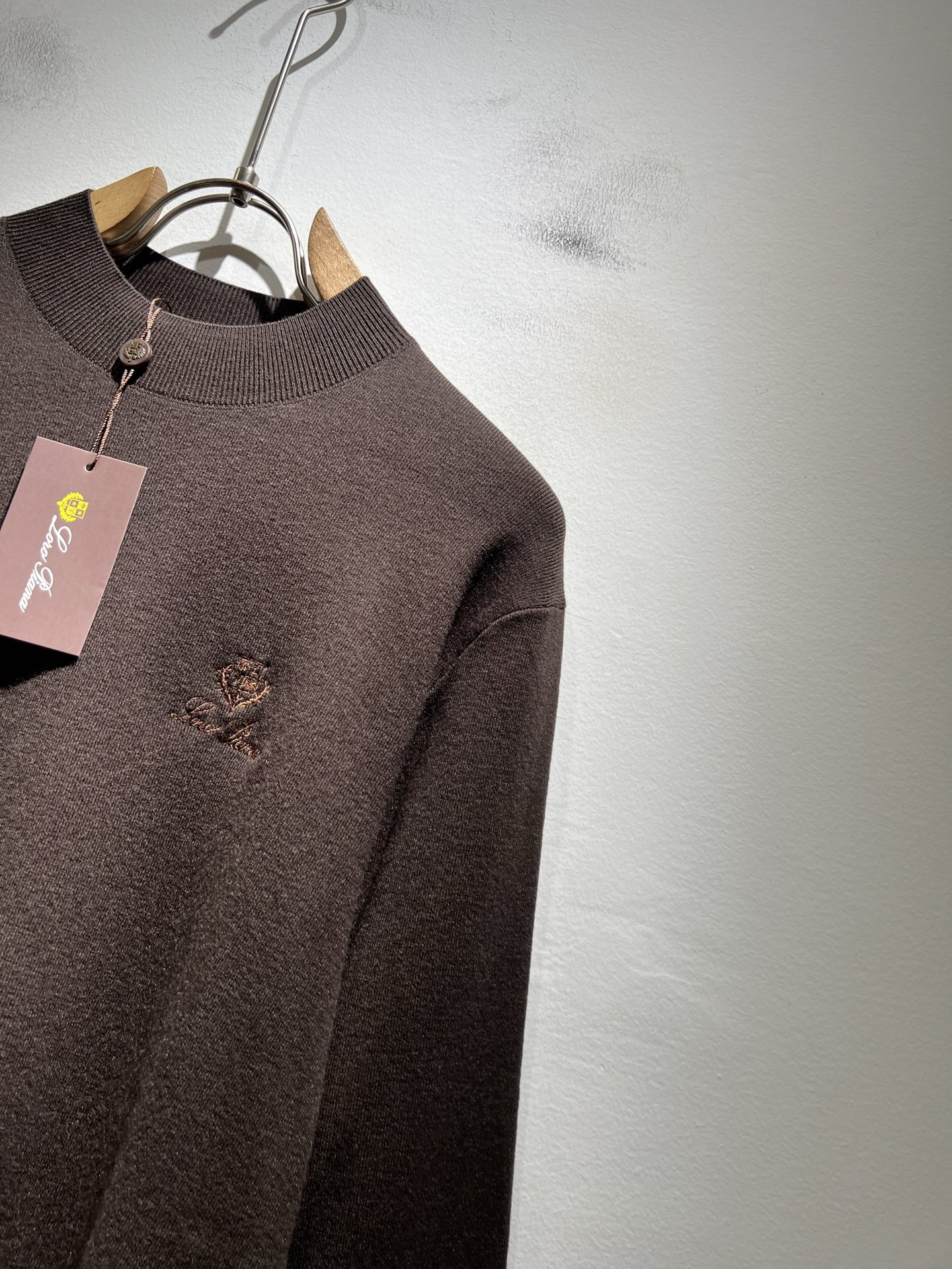 Loro Piana诺悠翩雅 2025秋冬男士最新的贸易订单针织羊毛衫，全品相！！上身舒适透气，不僵硬，