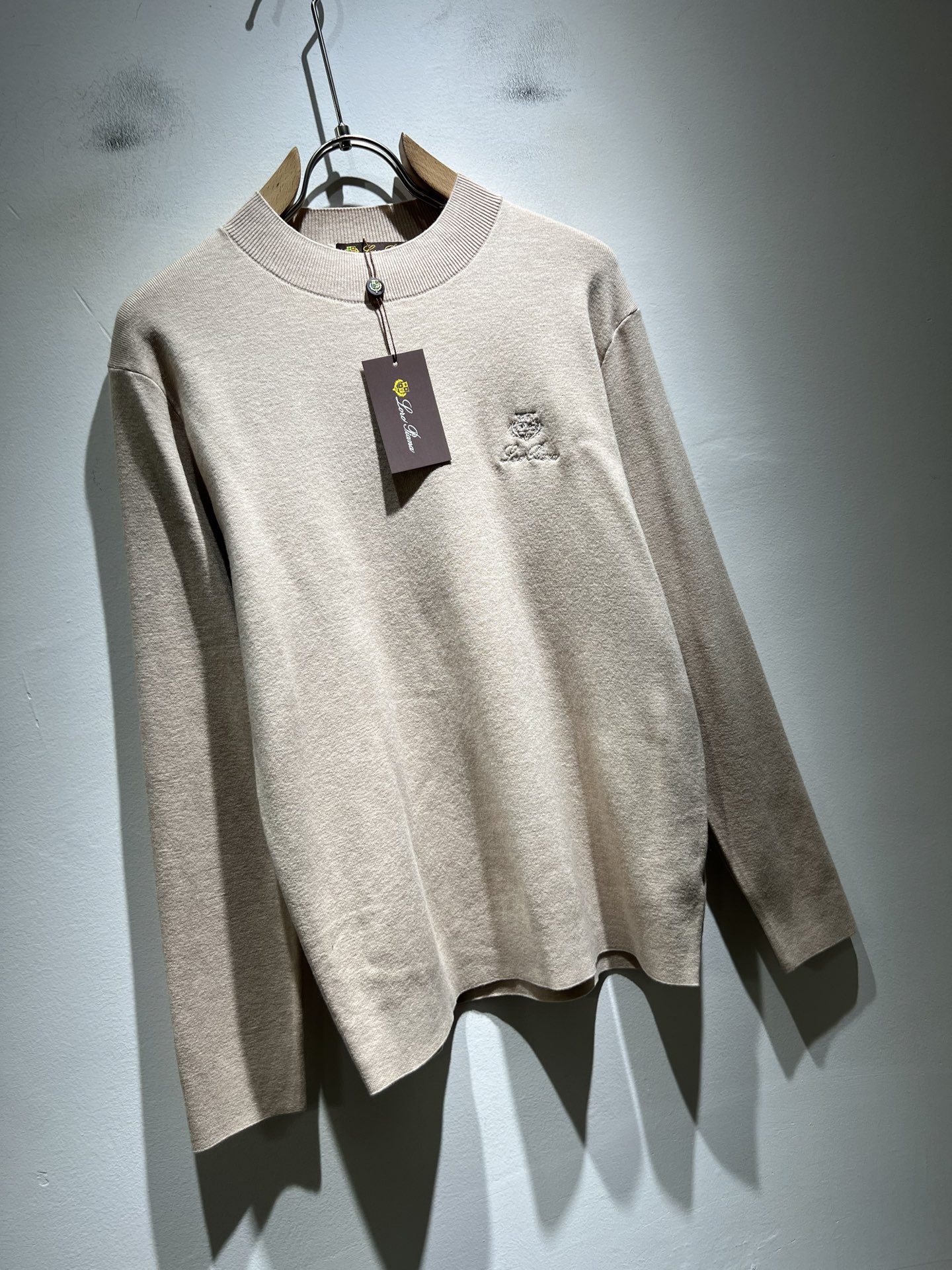 Loro Piana诺悠翩雅 2025秋冬男士最新的贸易订单针织羊毛衫，全品相！！上身舒适透气，不僵硬，