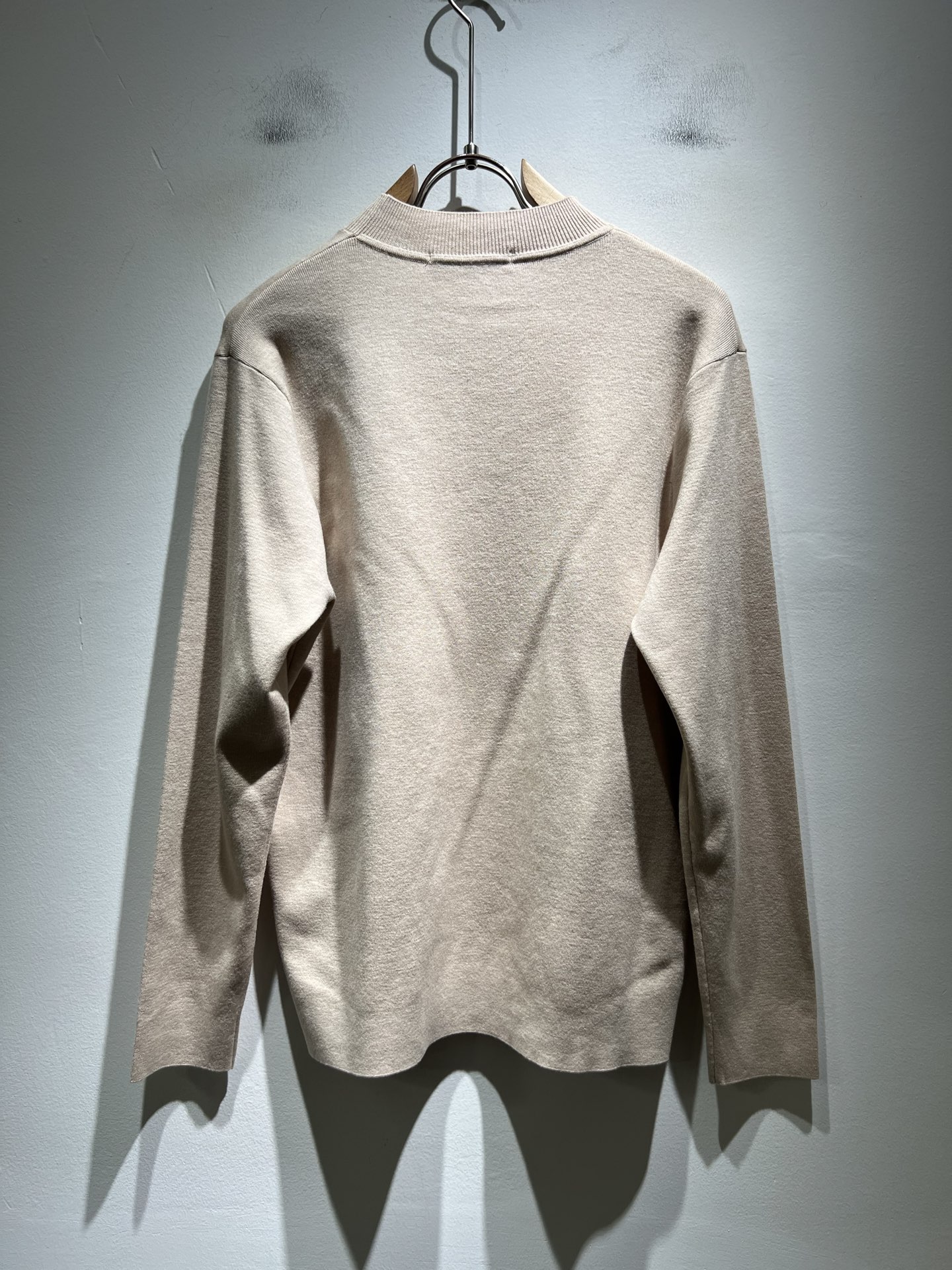 Loro Piana诺悠翩雅 2025秋冬男士最新的贸易订单针织羊毛衫，全品相！！上身舒适透气，不僵硬，