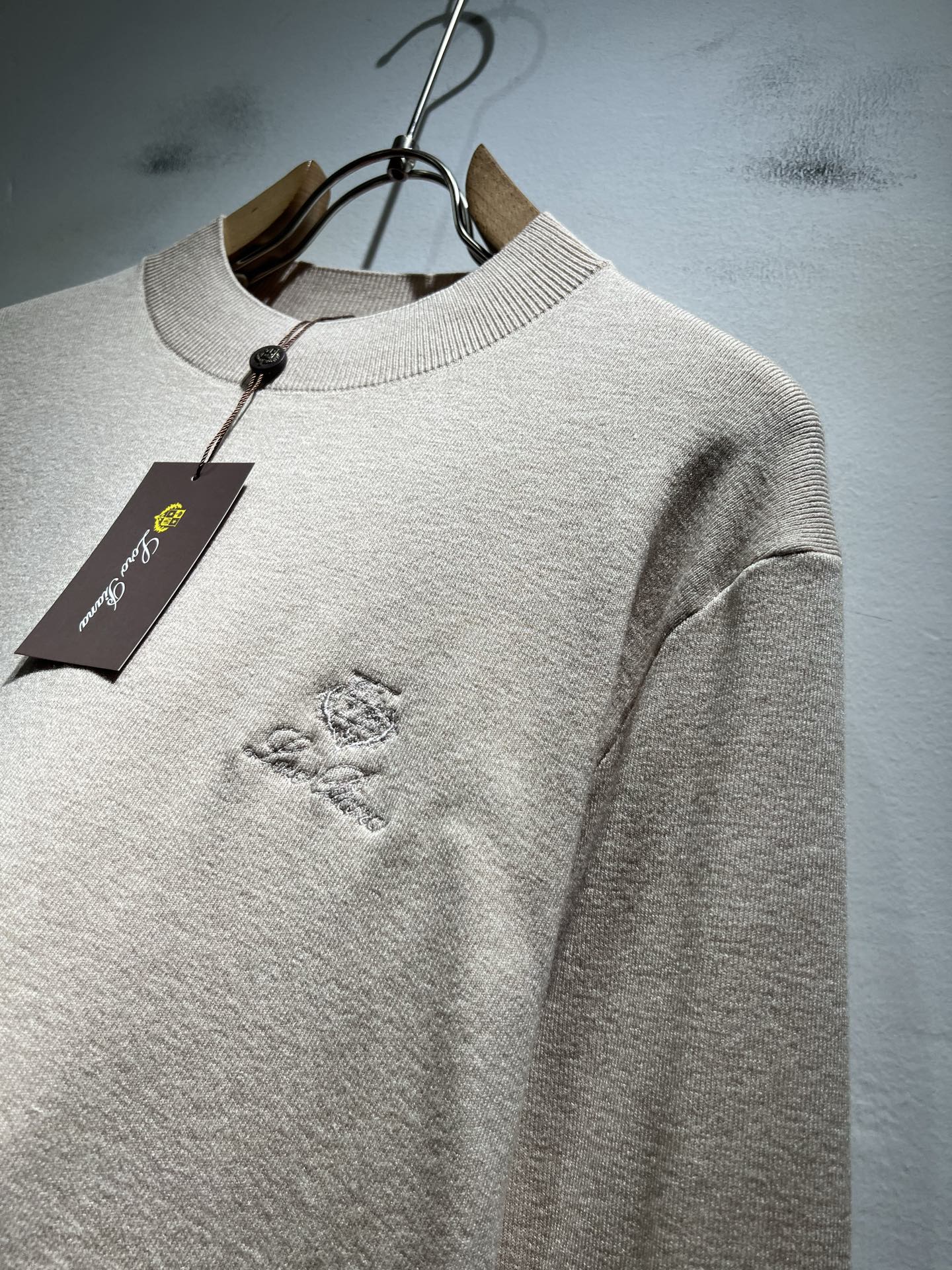 Loro Piana诺悠翩雅 2025秋冬男士最新的贸易订单针织羊毛衫，全品相！！上身舒适透气，不僵硬，