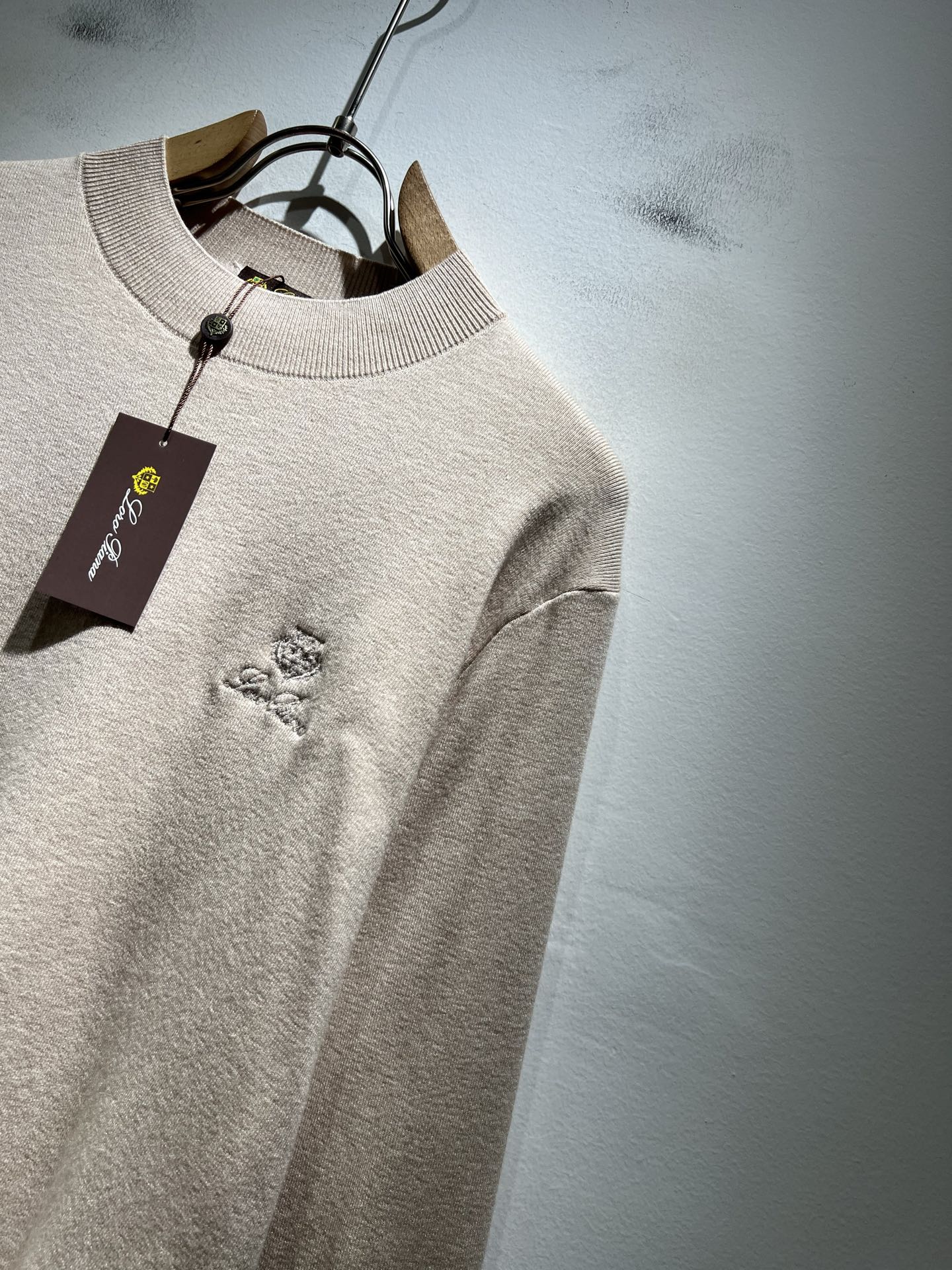 Loro Piana诺悠翩雅 2025秋冬男士最新的贸易订单针织羊毛衫，全品相！！上身舒适透气，不僵硬，