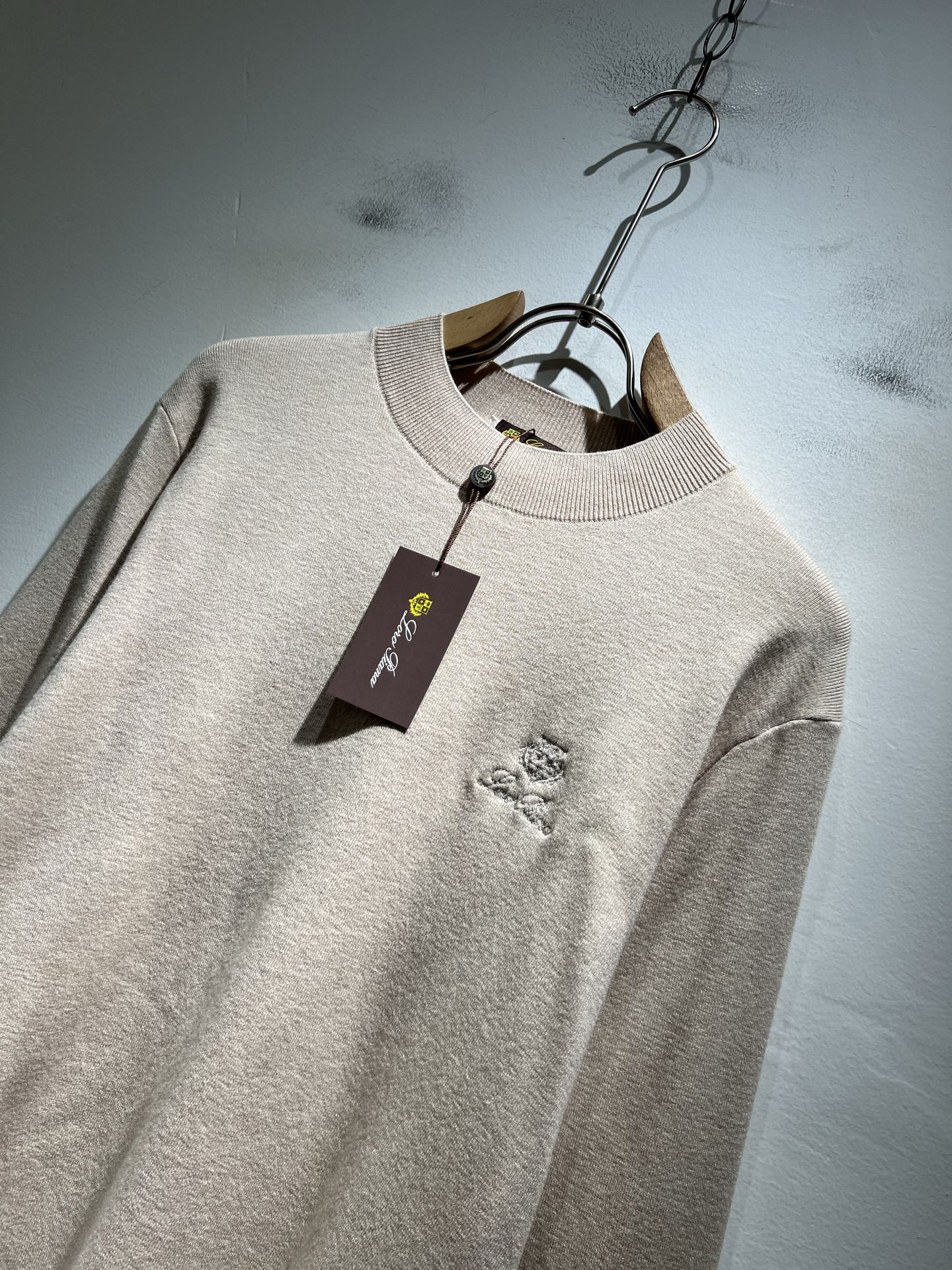 Loro Piana诺悠翩雅 2025秋冬男士最新的贸易订单针织羊毛衫，全品相！！上身舒适透气，不僵硬，