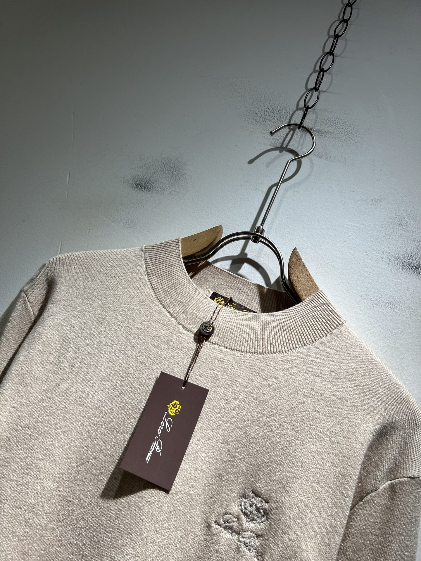 Loro Piana诺悠翩雅 2025秋冬男士最新的贸易订单针织羊毛衫，全品相！！上身舒适透气，不僵硬，