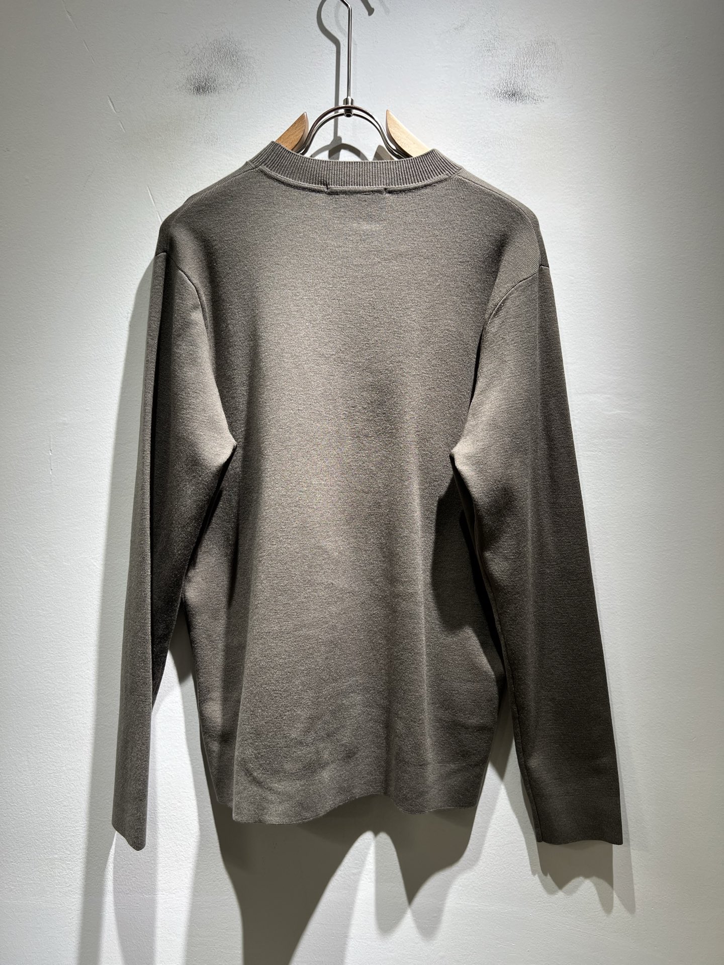 Loro Piana诺悠翩雅 2025秋冬男士最新的贸易订单针织羊毛衫，全品相！！上身舒适透气，不僵硬，