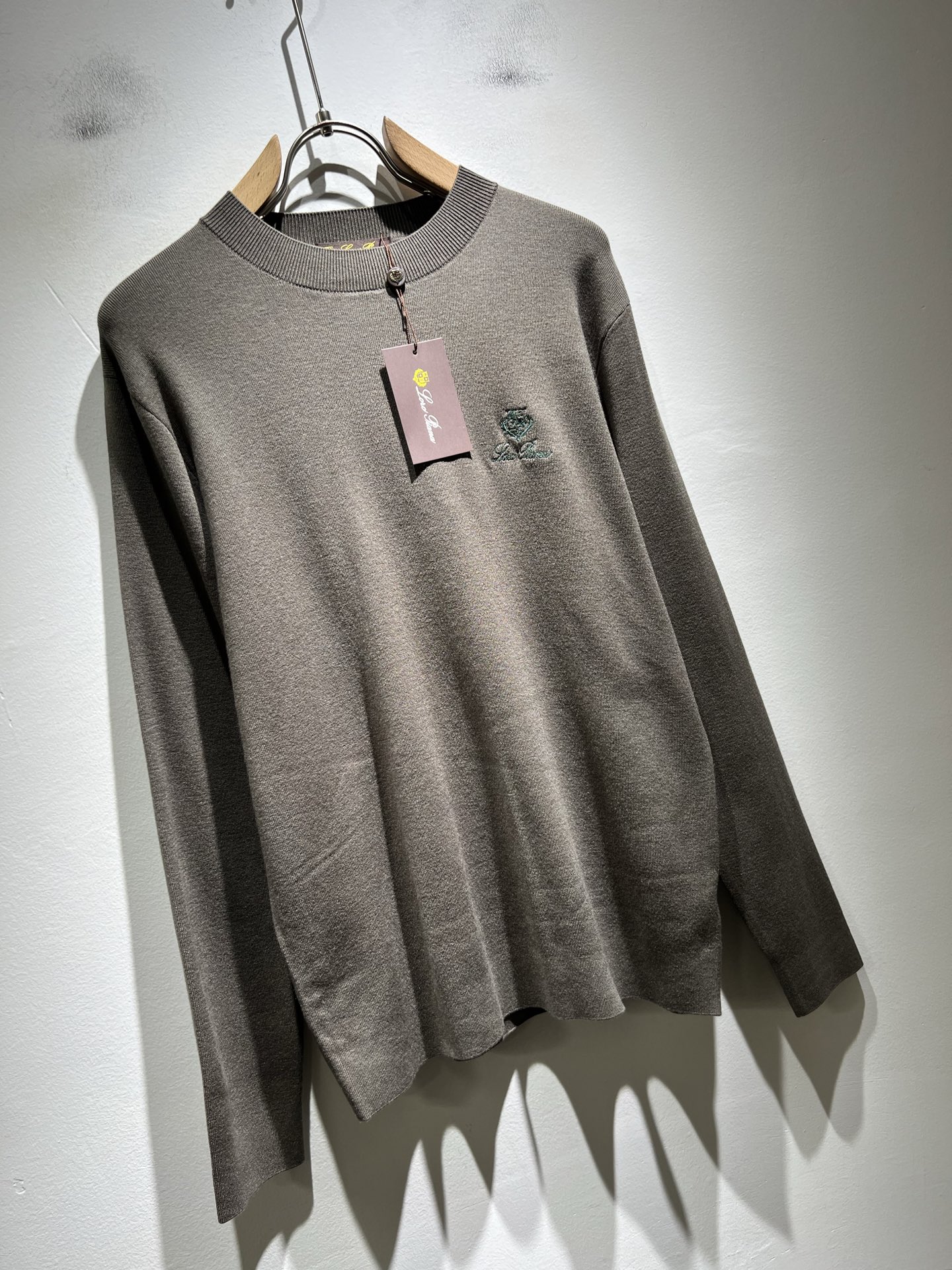 Loro Piana诺悠翩雅 2025秋冬男士最新的贸易订单针织羊毛衫，全品相！！上身舒适透气，不僵硬，