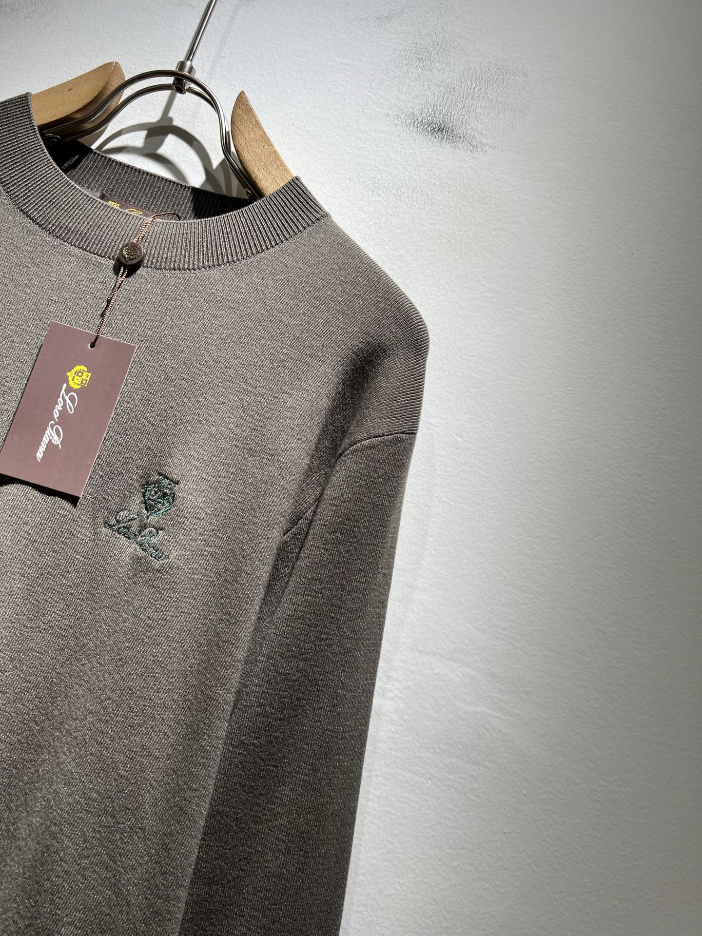 Loro Piana诺悠翩雅 2025秋冬男士最新的贸易订单针织羊毛衫，全品相！！上身舒适透气，不僵硬，