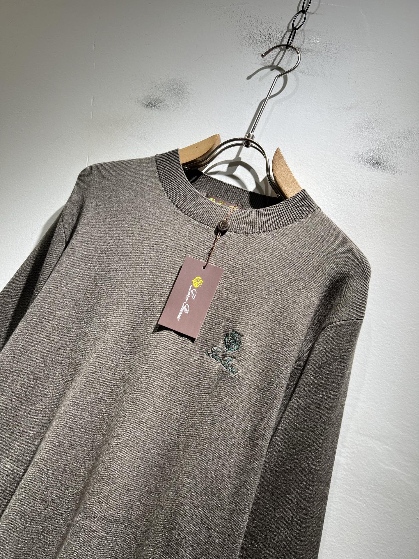 Loro Piana诺悠翩雅 2025秋冬男士最新的贸易订单针织羊毛衫，全品相！！上身舒适透气，不僵硬，