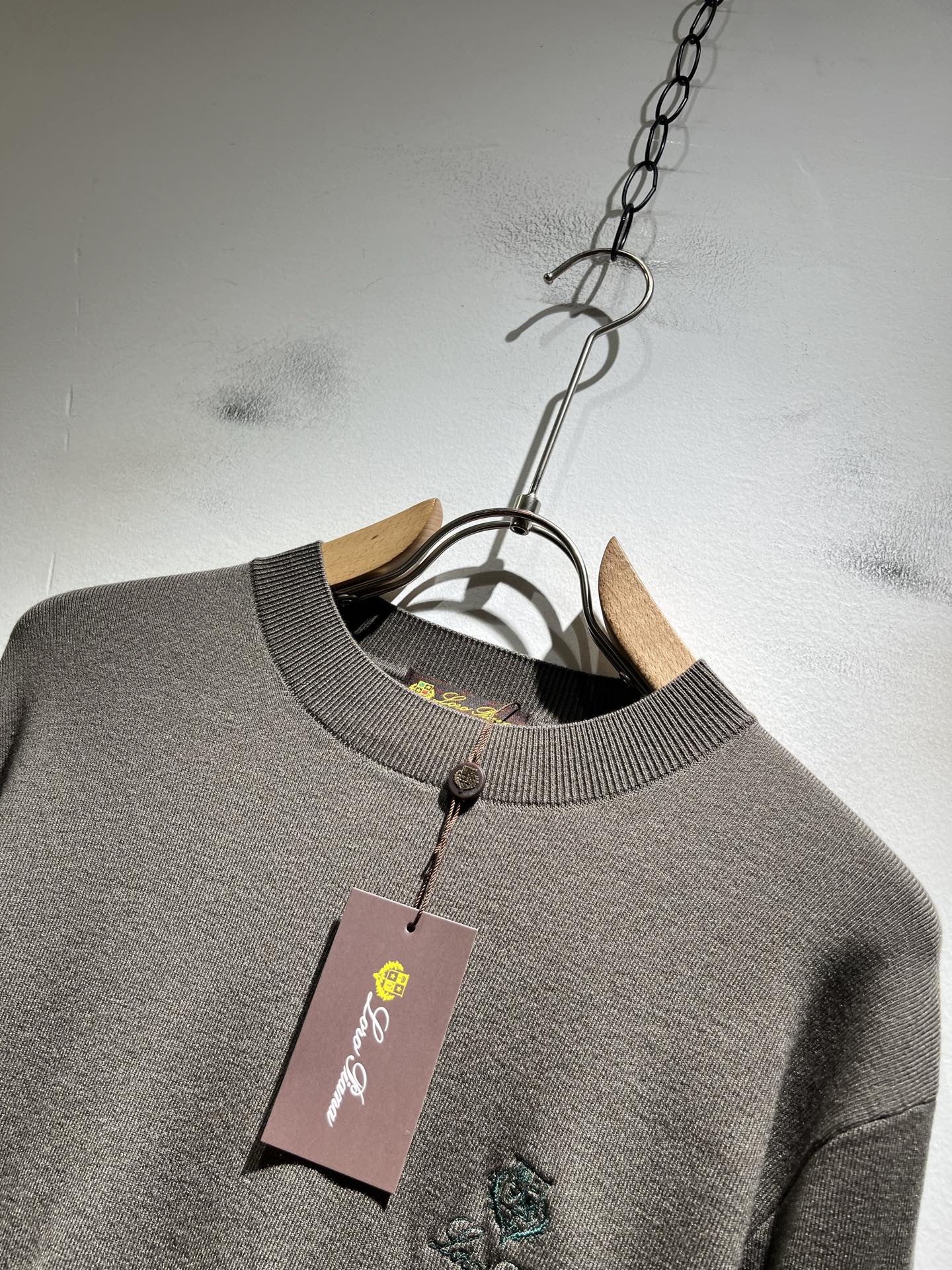 Loro Piana诺悠翩雅 2025秋冬男士最新的贸易订单针织羊毛衫，全品相！！上身舒适透气，不僵硬，