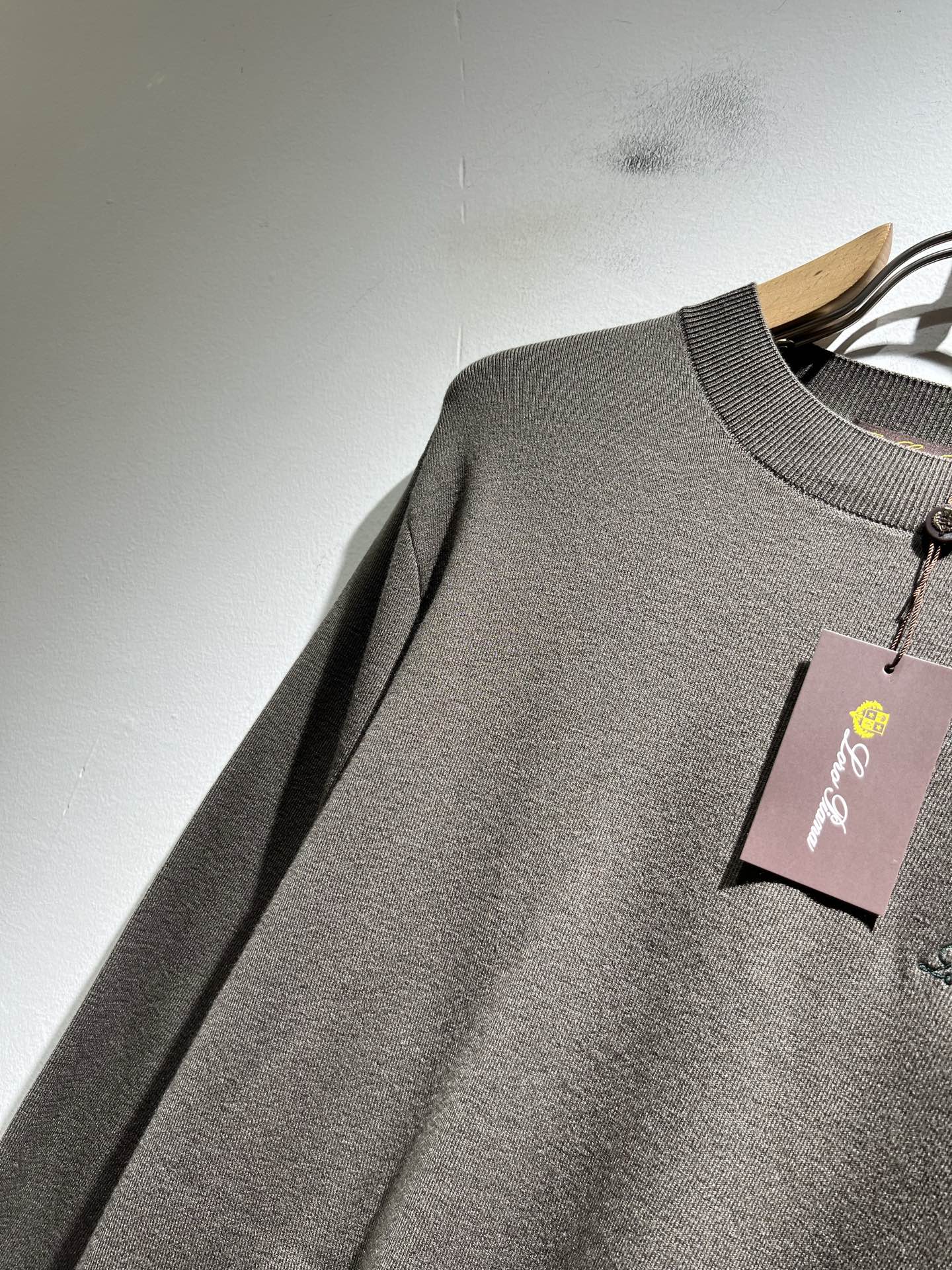 Loro Piana诺悠翩雅 2025秋冬男士最新的贸易订单针织羊毛衫，全品相！！上身舒适透气，不僵硬，