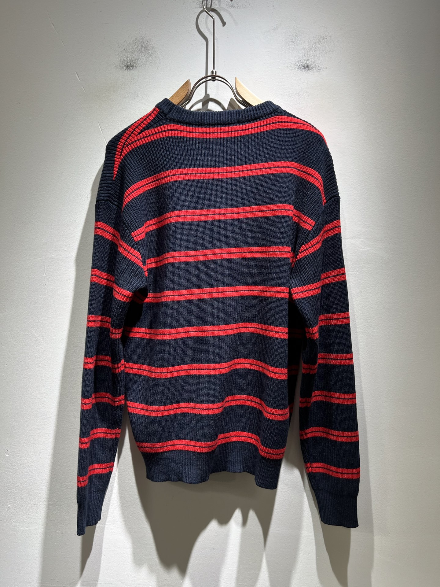 MIUMIU 谬谬 2025秋冬新款男女同款针织羊毛衫，品牌最新设计元素！既不单调也不复杂,恰到好处的展