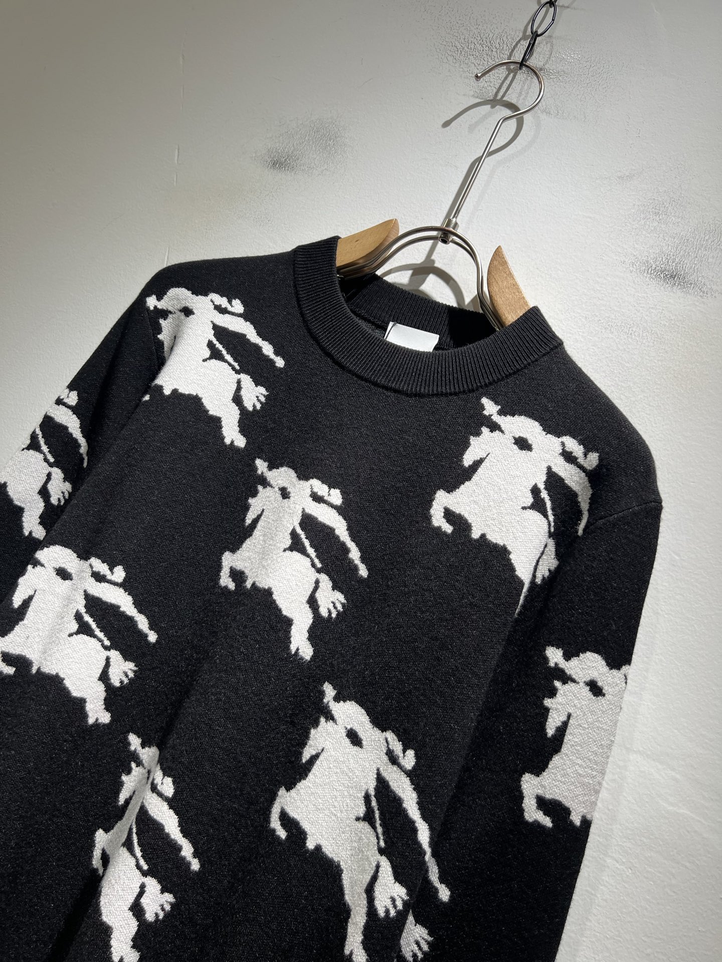 Bur*erry 巴*莉 2025秋冬新款针织羊毛衫，品牌经典设计元素！既不单调也不复杂,恰到好处的展现