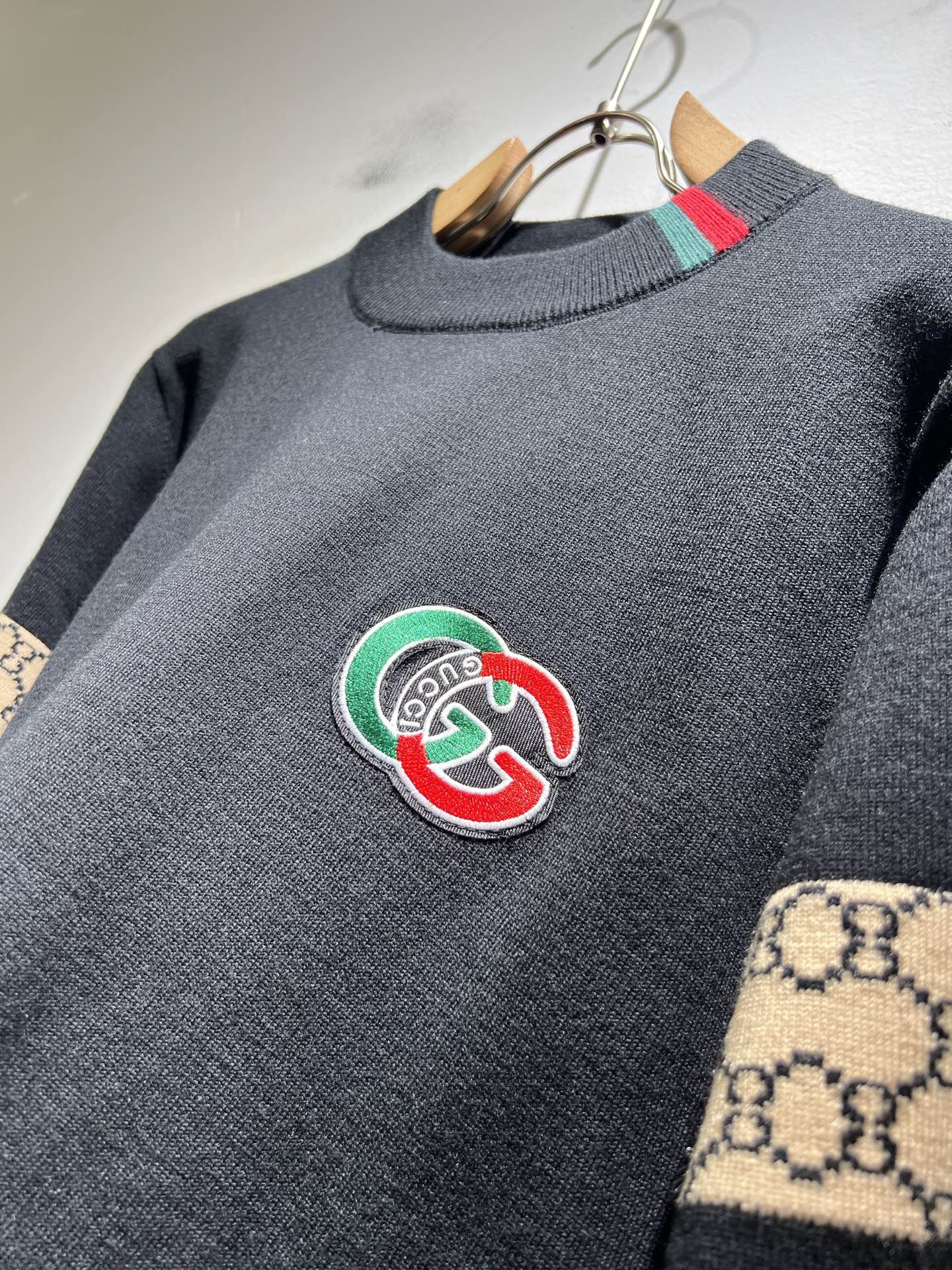 GUC*I 古家 2025秋冬新款男女同款👫 高克重针织羊毛衫，全景钩织GG标识logo图案设计！贸易公