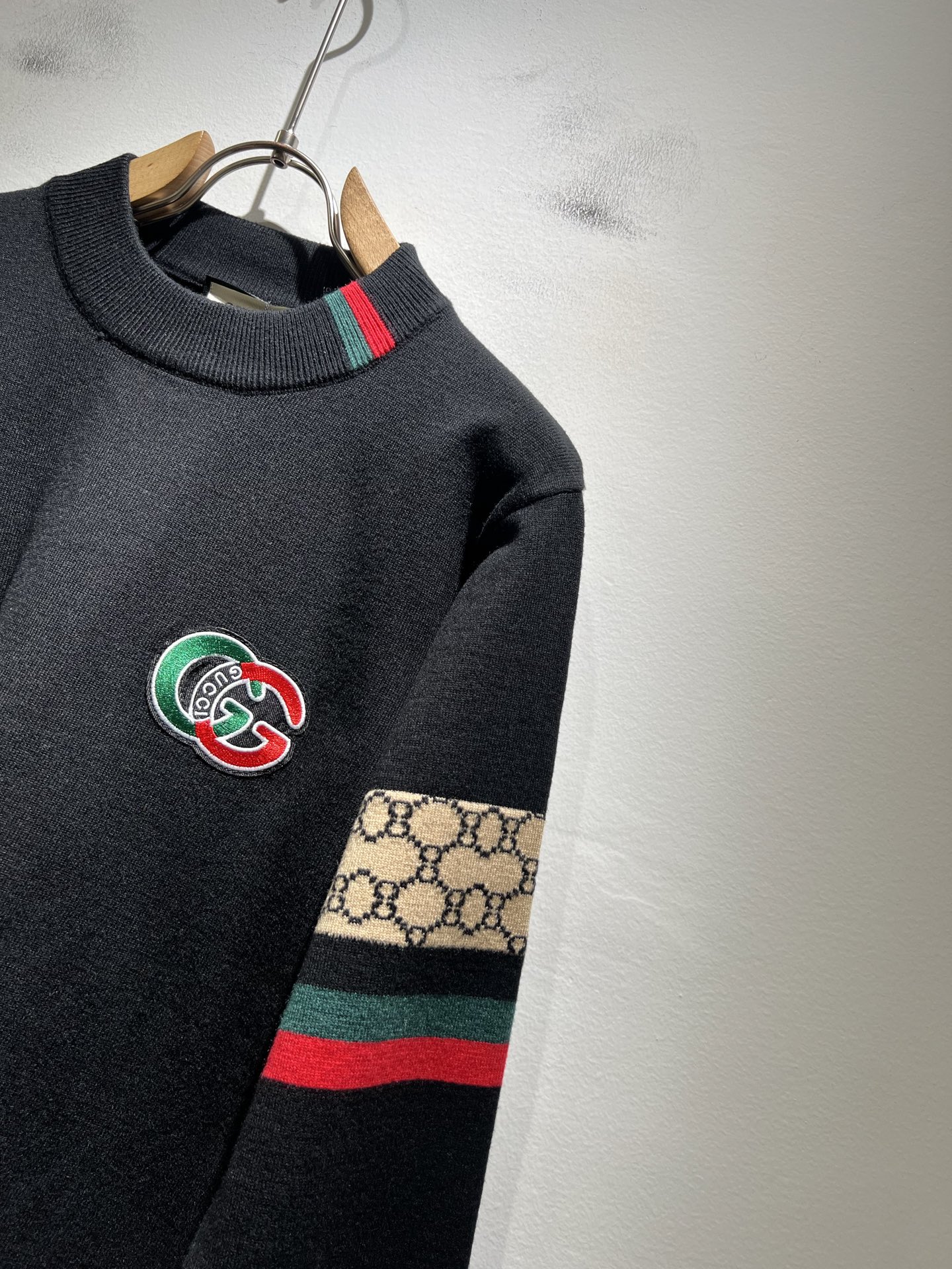 GUC*I 古家 2025秋冬新款男女同款👫 高克重针织羊毛衫，全景钩织GG标识logo图案设计！贸易公