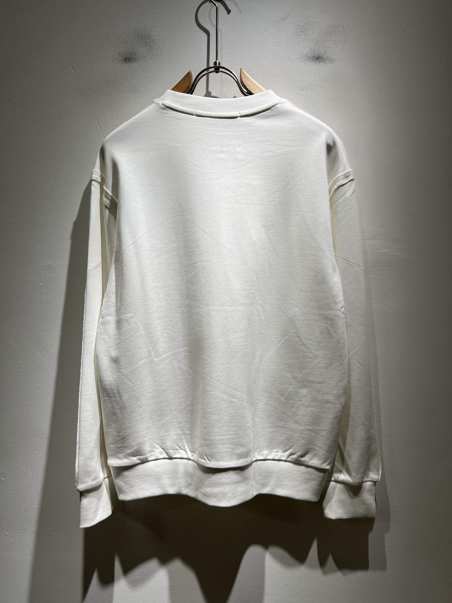 Giv*chy/纪*希2025秋冬新款男女同款👫卫衣，主创时尚注入了全新时尚能量。通过探索各种题材和性感