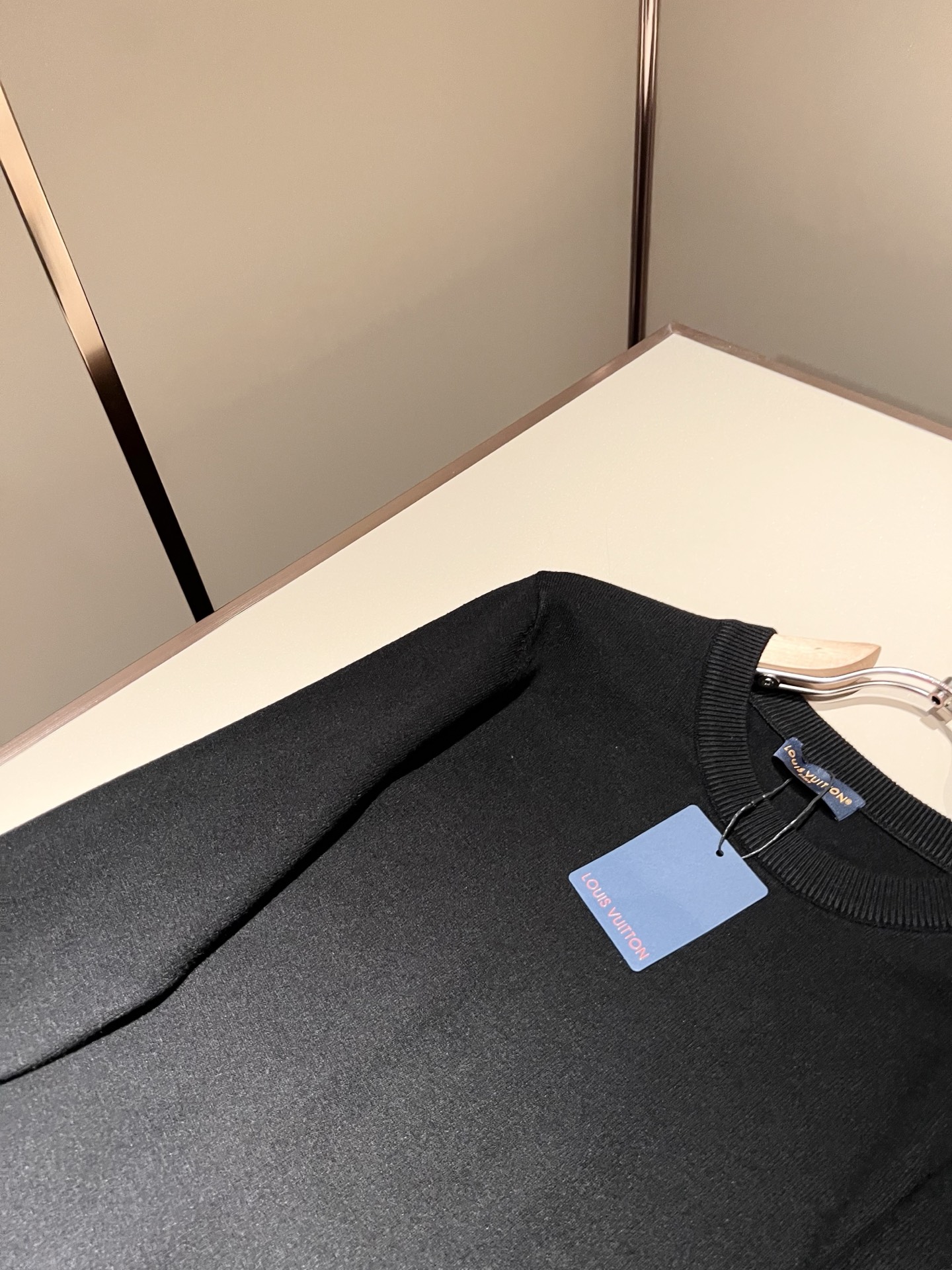 Louis Vuit*on 2025秋冬路易家族轻奢针织羊毛衫！男女同款👫装饰！ 路易家族的新高端，细节