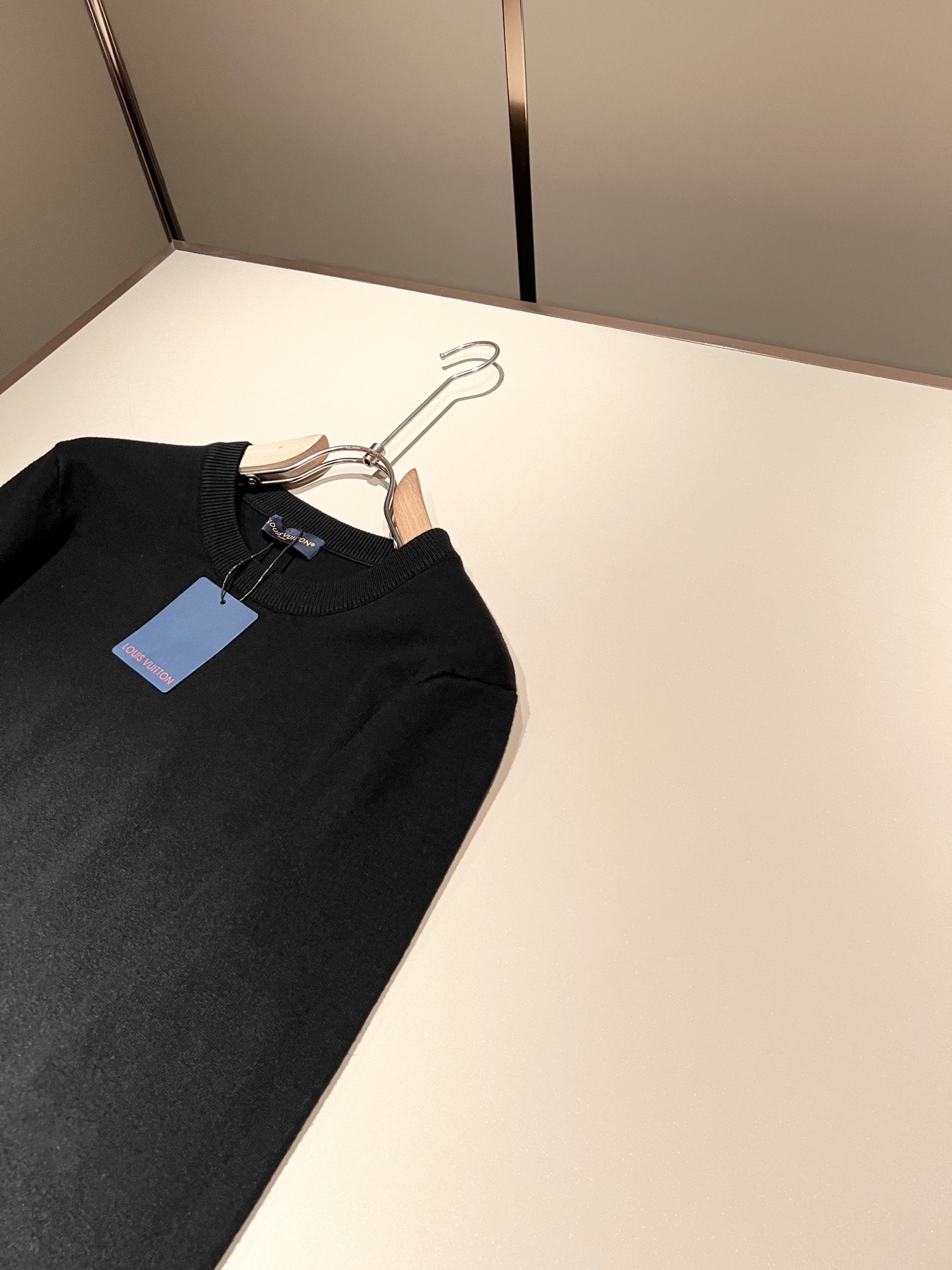 Louis Vuit*on 2025秋冬路易家族轻奢针织羊毛衫！男女同款👫装饰！ 路易家族的新高端，细节