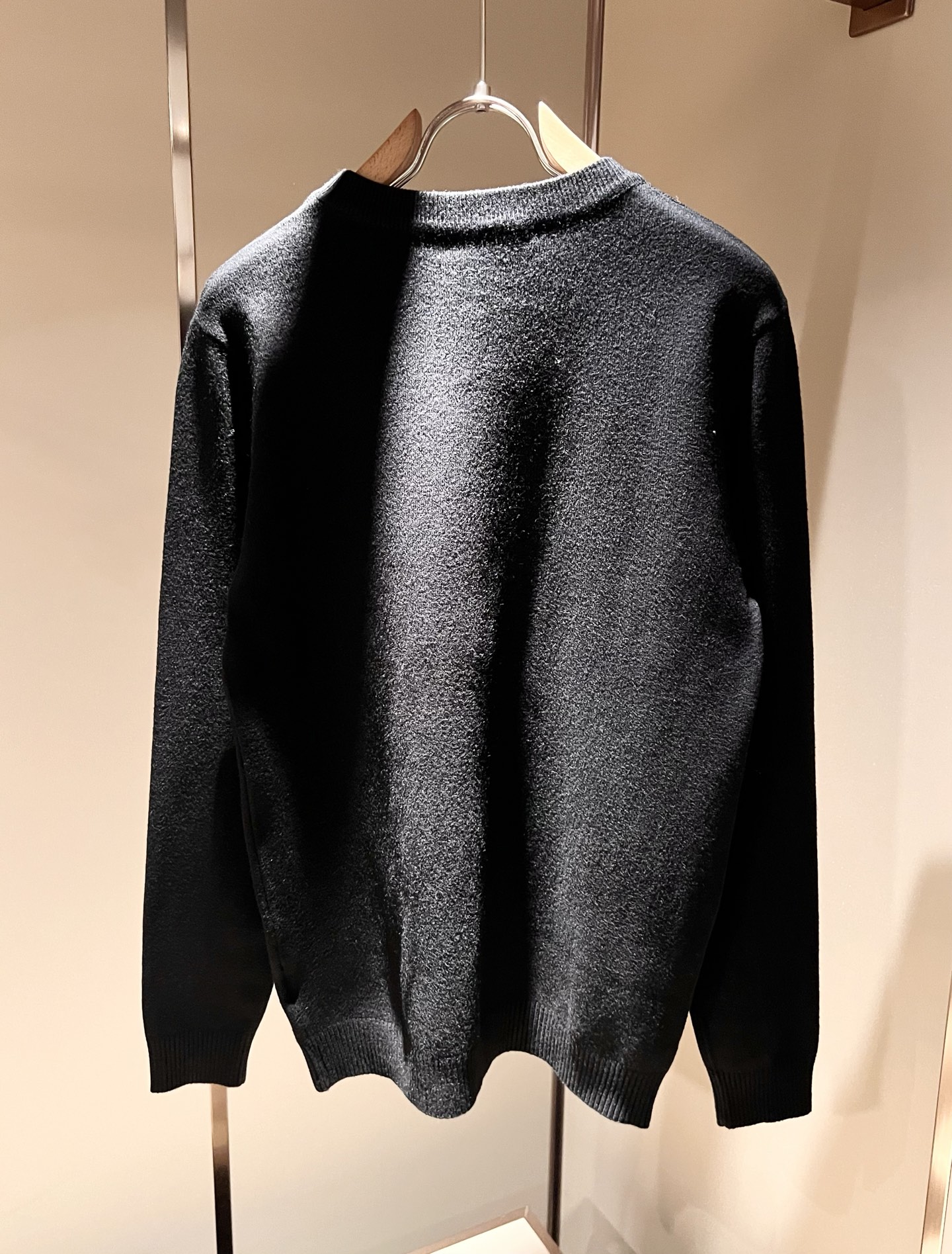 Louis Vuit*on 2025秋冬路易家族轻奢针织羊毛衫！男女同款👫装饰！ 路易家族的新高端，细节