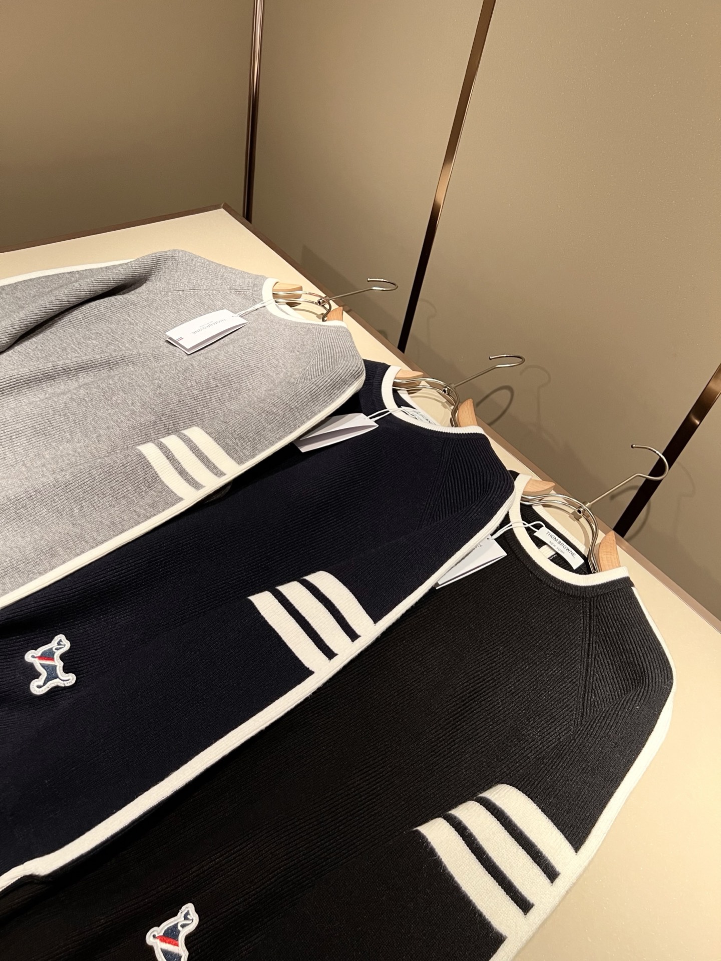 ThomBrow*e汤姆*朗2025秋冬新款男女同款👫针织羊毛衫，今年的专柜新品，男女同款👫超软羊毛面料