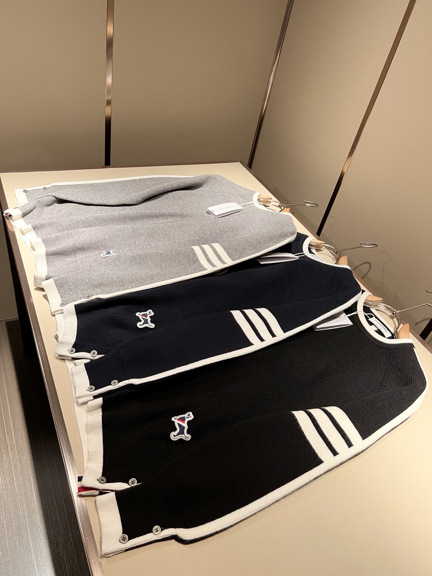 ThomBrow*e汤姆*朗2025秋冬新款男女同款👫针织羊毛衫，今年的专柜新品，男女同款👫超软羊毛面料