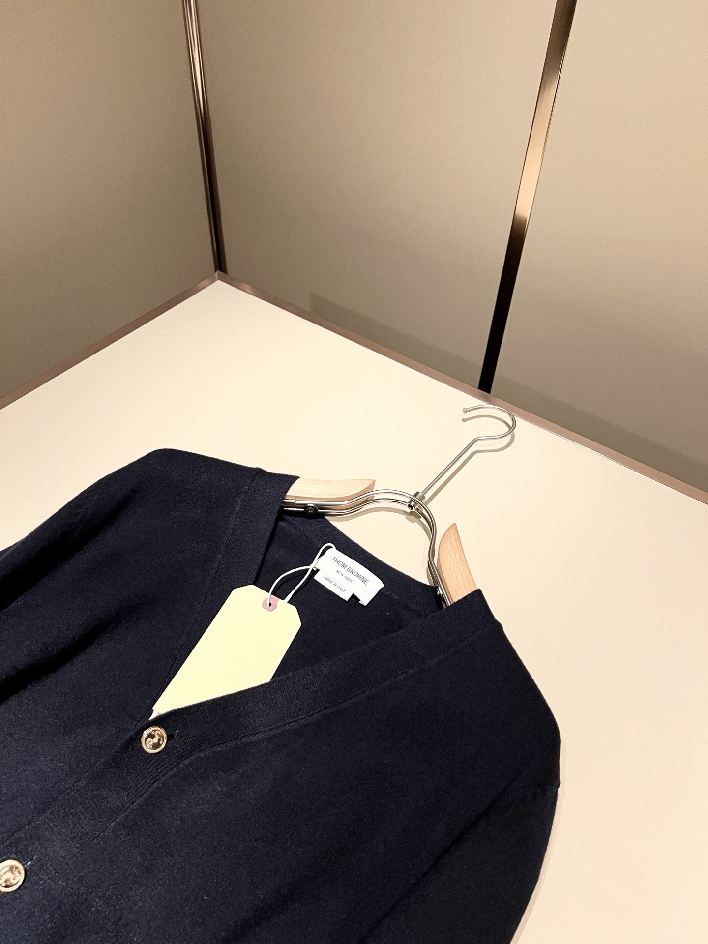 ThomBrow*e汤姆*朗2025秋冬新款男女同款👫针织羊毛开衫，今年的专柜新品，男女同款👫超软羊毛面