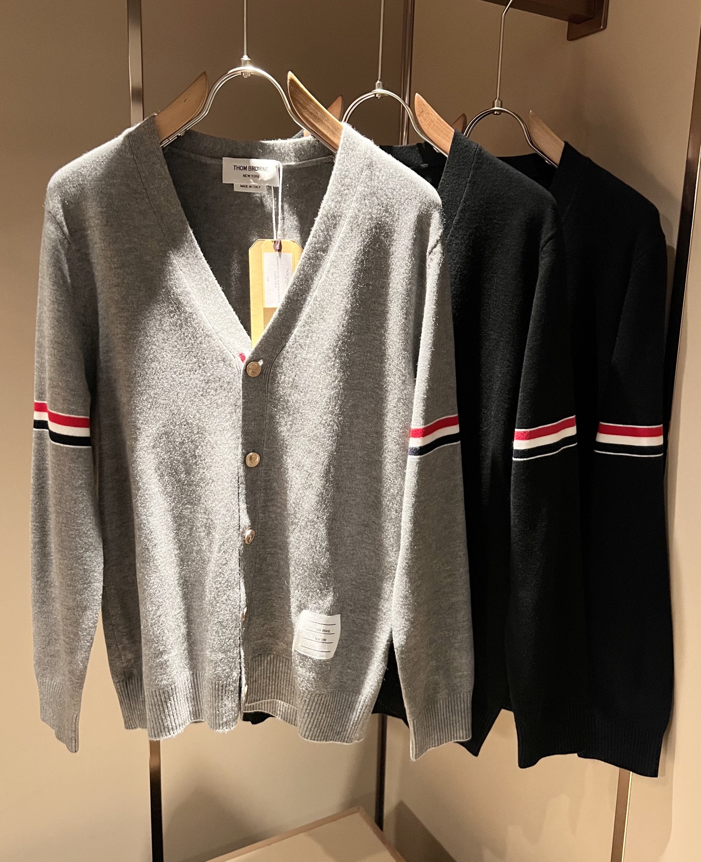 ThomBrow*e汤姆*朗2025秋冬新款男女同款👫针织羊毛开衫，今年的专柜新品，男女同款👫超软羊毛面