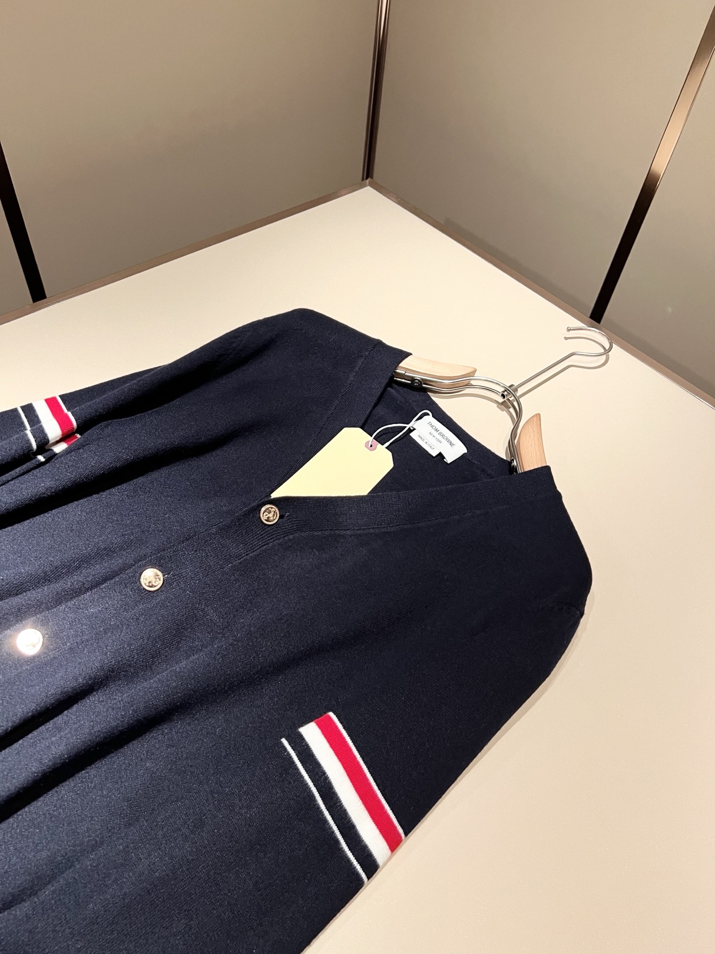 ThomBrow*e汤姆*朗2025秋冬新款男女同款👫针织羊毛开衫，今年的专柜新品，男女同款👫超软羊毛面