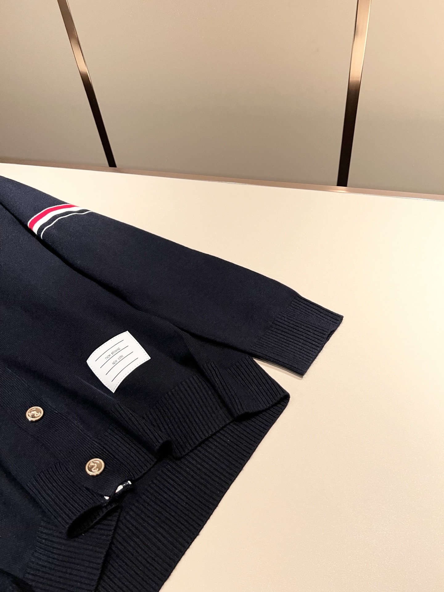 ThomBrow*e汤姆*朗2025秋冬新款男女同款👫针织羊毛开衫，今年的专柜新品，男女同款👫超软羊毛面