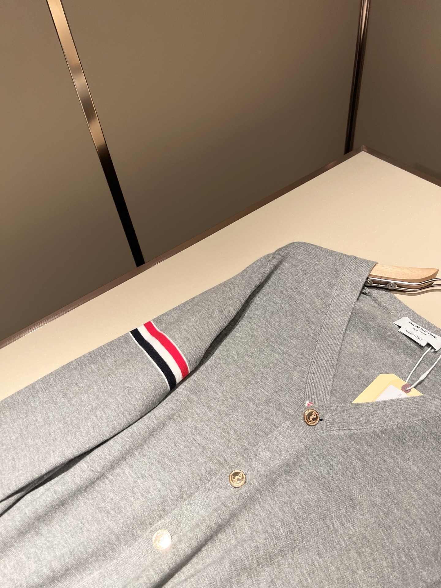 ThomBrow*e汤姆*朗2025秋冬新款男女同款👫针织羊毛开衫，今年的专柜新品，男女同款👫超软羊毛面