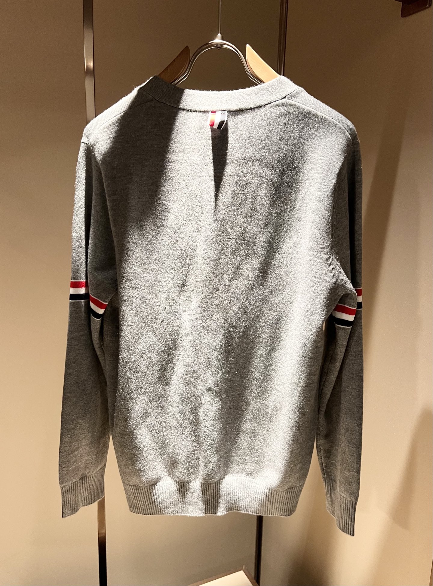 ThomBrow*e汤姆*朗2025秋冬新款男女同款👫针织羊毛开衫，今年的专柜新品，男女同款👫超软羊毛面