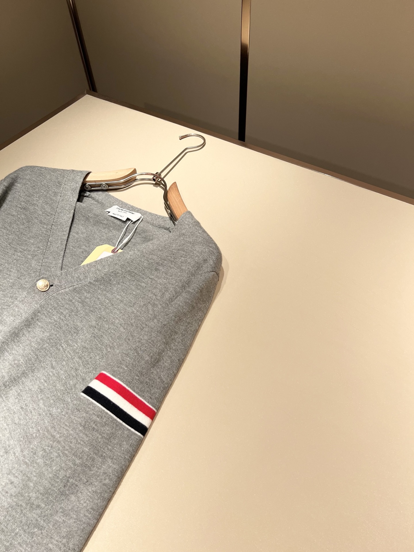 ThomBrow*e汤姆*朗2025秋冬新款男女同款👫针织羊毛开衫，今年的专柜新品，男女同款👫超软羊毛面