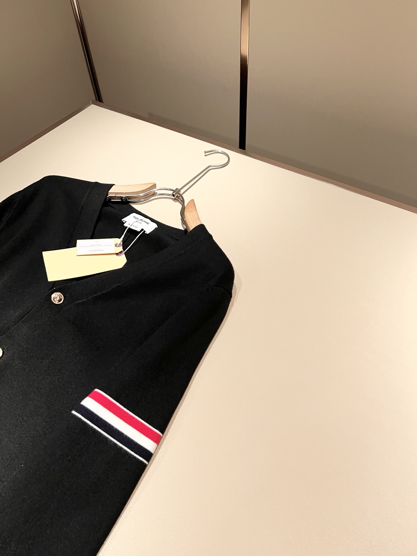 ThomBrow*e汤姆*朗2025秋冬新款男女同款👫针织羊毛开衫，今年的专柜新品，男女同款👫超软羊毛面