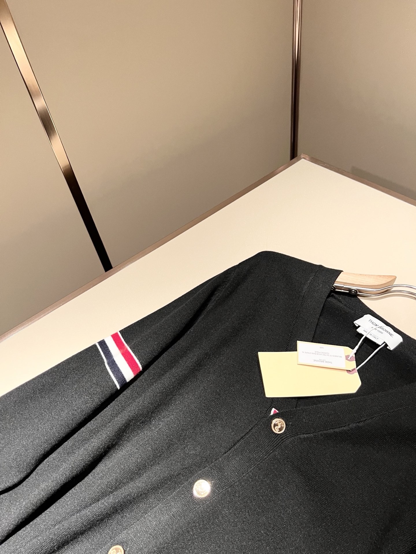 ThomBrow*e汤姆*朗2025秋冬新款男女同款👫针织羊毛开衫，今年的专柜新品，男女同款👫超软羊毛面