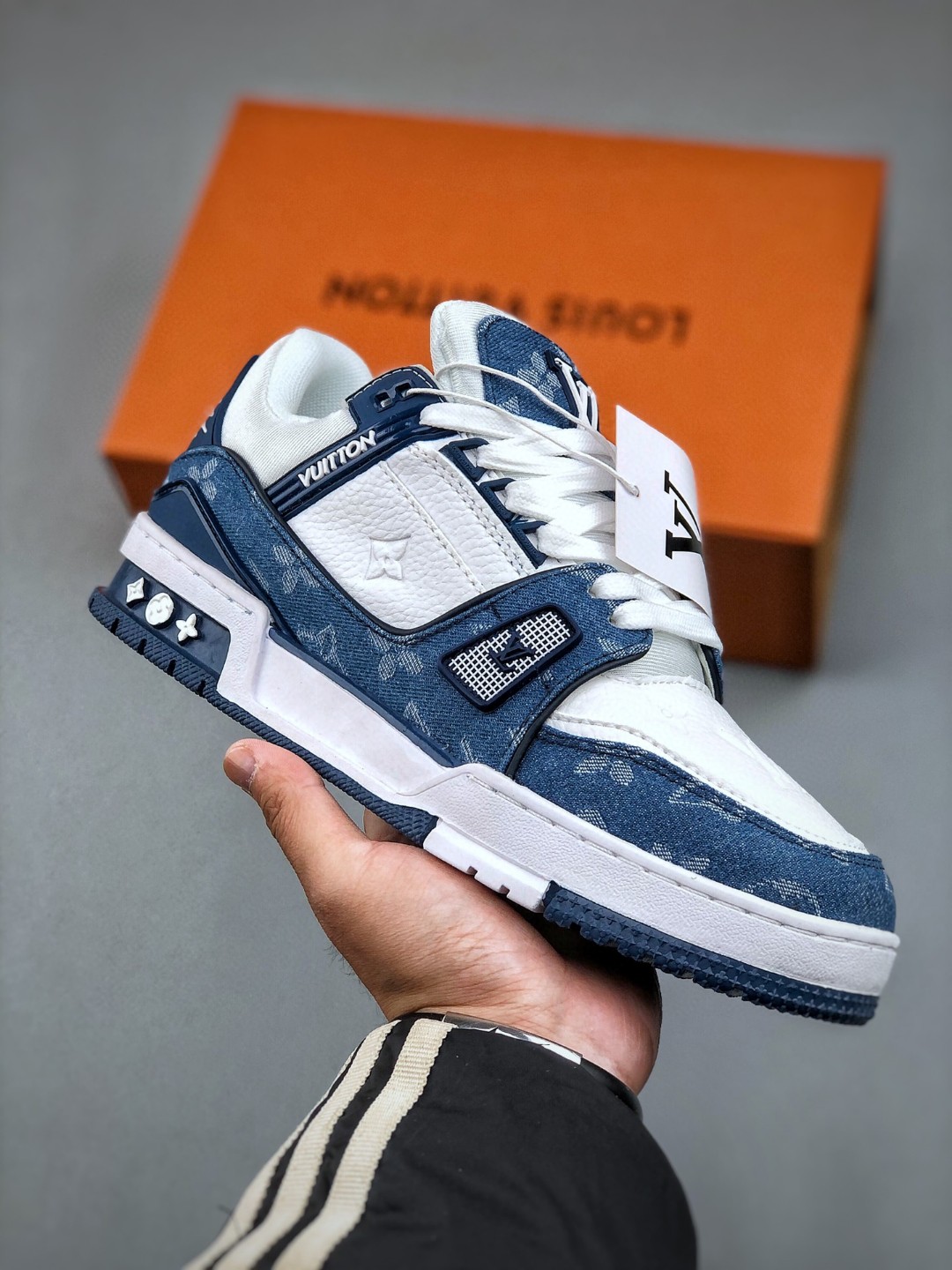 特价💰240巴黎世家LV古驰脏脏鞋耐克空军一号aj1阿迪达斯三叶草贝壳头椰子350dunk麦昆aj312匡威1970万斯vans新百伦彪马aj4斐乐亚瑟士鬼冢虎MLB巴黎世家爱步萨洛蒙德训始祖鸟gt cut华夫詹姆斯凯奇华夫莆田尺码：39-45nike耐克 空军一号 阿迪达斯adidas 三叶草 椰子350 v2 sb dunk 古驰脏脏鞋 麦昆 匡威1970s 万斯 vans 范斯运动鞋板鞋跑步鞋跑鞋篮球鞋 添柏岚prada普拉达爱马仕香奈儿新百伦 巴黎世家迪奥dior爱步乔丹 air jordan 亚瑟士asics 斯凯奇 斐乐 彪马 锐步 mlb fila 鬼冢虎 lv路易威登 ny 北面 大鹅ugg 莆田鞋 板鞋 樱花粉 af1 高帮 纯白 复古 满天星 解构 鬼冢虎鞋盾 samba小麦色 蓝粉 马卡龙 低帮 独角兽 鬼冢虎鸳鸯 联名 童鞋 冰淇淋 骨白冰蓝 白蓝 黑色 小白鞋 电玩像素 黑白 涂鸦 镭射 雾霾 白色 diy 1970s 夜光 大童 泼墨 中帮 黑武士 洛克公园 魔术贴 情侣 经典 四钩 奶咖色 刮刮乐 白丝绸 白银 3m 反光 白绿夜光 白橙双钩 小雏菊 权志龙 白绿橙 off white 飞线 金钩 冰块 小银钩 笑脸 缝线 剪纸 纯黑 蓝丝绸 情人节限定 白金 蓝白 354 黑曜石 熊猫 像素 冰蓝 四小勾 水晶底 寿桃 洞洞鞋 彩虹像素 灰色 air force 1 黑色 拖鞋 aj4 aj35 aj11 篮球鞋 莆田 aj3 aj6 aj13 aj7 童鞋 儿童鞋 aj312 aj36 黑白奥利奥 传奇蓝 aj32 限量版 飞人拖鞋 康扣 熊猫 北卡蓝 low 白水泥 藤原浩 aj34郭艾伦 影子灰 蒂芙尼绿 aj10 倒钩 aj9 冰雪奇缘 黑曜石 aj31 aj270 球鞋 大魔王 冰激凌 樱木花道 热熔岩 迪奥联名 胭脂红 凉鞋 aj15 满天星 水泥灰 芝加哥 鸳鸯 aj28 情侣 aj28 樱花粉 电玩像素 北卡蓝 小迪奥 粉色 樱花粉 电玩像素 烟灰 变色龙 兵马俑 大巴黎 aj16 兔八哥 马卡龙 大学蓝 aj30 黑水泥 白蛇 叶绿素 火影 白水泥 情人节限定 粉蛇 黑红 球鞋gtcut kobe球鞋 zoom kobe 500黑武士 2022r nike星空 gt球鞋 zoom跑鞋 纽巴伦990 nikecourt女鞋 zoom aj1 nb827 斐乐hike nike青花瓷 aj镭射 科6 next跑鞋 宇航员2.0 小白鞋 男鞋 运动鞋 斯凯奇 斐乐 板鞋 aj 彪马 新百伦 亚瑟士 new balance adidas 阿迪达斯 篮球鞋 空军一号 纯白 跑步鞋 vision street wear puma 女运动休闲鞋 nb 情侣鞋 球鞋 dunk 美津浓 欧文7 运动鞋女款跑步鞋 休闲男鞋 aj1 拖鞋 耐克鞋男新款 鞋子 童鞋 男款 飞马 zoom 超级飞马 跑鞋 老爹鞋 air max 儿童鞋子 男士 飞马38 m2k 日落 黑白熊猫 女款 飞马39 男款 阿甘鞋 飞马37 夏季 dunk sb 华夫鞋 凉鞋 开拓者 夏款 毛毛虫 气垫 air zoom 休闲鞋 高帮 帆布鞋 sacai 2022 vapormax 赤足 飞马36 af1 紫葡萄 树莓紫 winflo8 court女鞋 网鞋 zoom 破二 dc0774 拖鞋 superfly 子弹头 dunk黑白熊猫 blazer max270 欧文7 小童鞋 阿尔法 欧文8 登月 星空 莆田 黑武士 airmax97 贝壳头 三叶草 boost forum 椰子鞋 yeezy neo 暗夜精灵 金标 椰子 350 v2 ultraboost 清风 阿尔法 涉水鞋 ub21 ub22 forum84 ub nmd 爆米花 pro2 cut supernova x9000 椰子500 小椰子 forum low 史密斯 椰子700 樱花系列女鞋 新百伦530 327 574 5740 满天星 992 550 990 303 nb2002ra 302 元祖灰 993 990v5 nb300 ms327 580 999 nb327新百伦 新百伦878 nb300 5740奶茶色 m5740nb5740 997 608 452 nbms327 992元祖灰 996 880 低帮 倒钩 aj1 low 北卡蓝 黑曜石 倒钩藤原浩鞋 芝加哥 禁穿 小迪奥aj1 aj1大学蓝 樱花粉 烟灰 闪电倒钩 mid 影子灰 白丝绸 黑红脚趾 黑红 马卡龙 小dior 蒂芙尼绿 黑脚趾 小摩卡 蜘蛛侠 兔八哥 莆田纯原 纯白 中帮 黑粉脚趾 鸳鸯 low摩卡棕 扣碎 倒钩低帮 小闪电 凯尔特人 芝加哥ow联名 灰白 红豆奶茶 叛逆 换底 扣碎篮板 摩卡棕 迪奥联名鞋 皇家蓝 低帮女鞋倒钩白棕 泡泡糖 黑粉脚趾 北卡蓝低帮 黑绿脚趾 影子灰 蒂芙尼绿 黑脚趾 浆果粉 扣碎篮板 鸳鸯 冰淇淋 白丝绸 激光蓝 offwhite联名 黑粉脚趾 蓝 水洗丹宁 情人节 午夜蓝 凯尔特人 泡泡糖 男鞋 女鞋 夏季 儿童 拖鞋 小众鞋 篮球鞋 凉鞋 运动鞋 跑步鞋 童鞋 板鞋 日落 足球鞋 小白鞋 跑鞋 老爹鞋 zoom 超级飞马 36 37 38 sb dunk 鞋子 新款 m2k air max 薄款 赤足5.0 星空 登月 回到未来 vapormax 超轻 网鞋 气垫鞋 阿甘鞋 休闲鞋 47 blazer 高帮 樱花粉 free vaporfly 情侣 子弹头 华夫鞋 欧文7 lebron18 joyride fly3 max270 杜兰特5 毛毛虫 黑武士 限量版 忍者 马拉松 winflo7 kyrie7 ep 莆田鞋 板鞋 樱花粉 af1 高帮 纯白 复古 满天星 解构 鞋盾 小麦色 蓝粉 马卡龙 低帮 独角兽 鸳鸯 联名 童鞋 冰淇淋 骨白冰蓝 白蓝 黑色 小白鞋 电玩像素 黑白 涂鸦 镭射 雾霾 白色 diy 夜光 大童泼墨中帮黑武士洛克公园 魔术贴 情侣 经典四钩奶咖色 刮刮乐 白丝绸 白银 3m 反光 白绿夜光 白橙双钩 小雏菊 权志龙 白绿橙 off white 飞线 金钩 冰块 小银钩 笑脸 缝线 剪纸 纯黑 蓝丝绸 情人节限定 白金 蓝白 354 黑曜石 熊猫 像素 冰蓝 四小勾 水晶底 寿桃 洞洞鞋 彩虹像素 灰色 air force 1 黑色 拖鞋 aj4 aj35 aj11 篮球鞋 莆田 aj3 aj6 aj13 aj7 童鞋 儿童鞋 aj312 aj36 黑白奥利奥 传奇蓝 aj32 限量版 飞人拖鞋 康扣 熊猫 北卡蓝 low 白水泥 藤原浩 aj34郭艾伦 影子灰 蒂芙尼绿 aj10 倒钩 aj9 冰雪奇缘 黑曜石 aj31 aj270 球鞋 大魔王 冰激凌 樱木花道 热熔岩 迪奥联名 胭脂红 凉鞋 aj15 满天星 水泥灰 芝加哥 鸳鸯 aj28 情侣 aj28 樱花粉 电玩像素 北卡蓝 小迪奥 粉色 樱花粉 电玩像素 烟灰 变色龙 兵马俑 大巴黎 aj16 兔八哥 马卡龙 羽绒服 冲锋衣 卫衣大学蓝 aj30 黑水泥 白蛇 叶绿素 