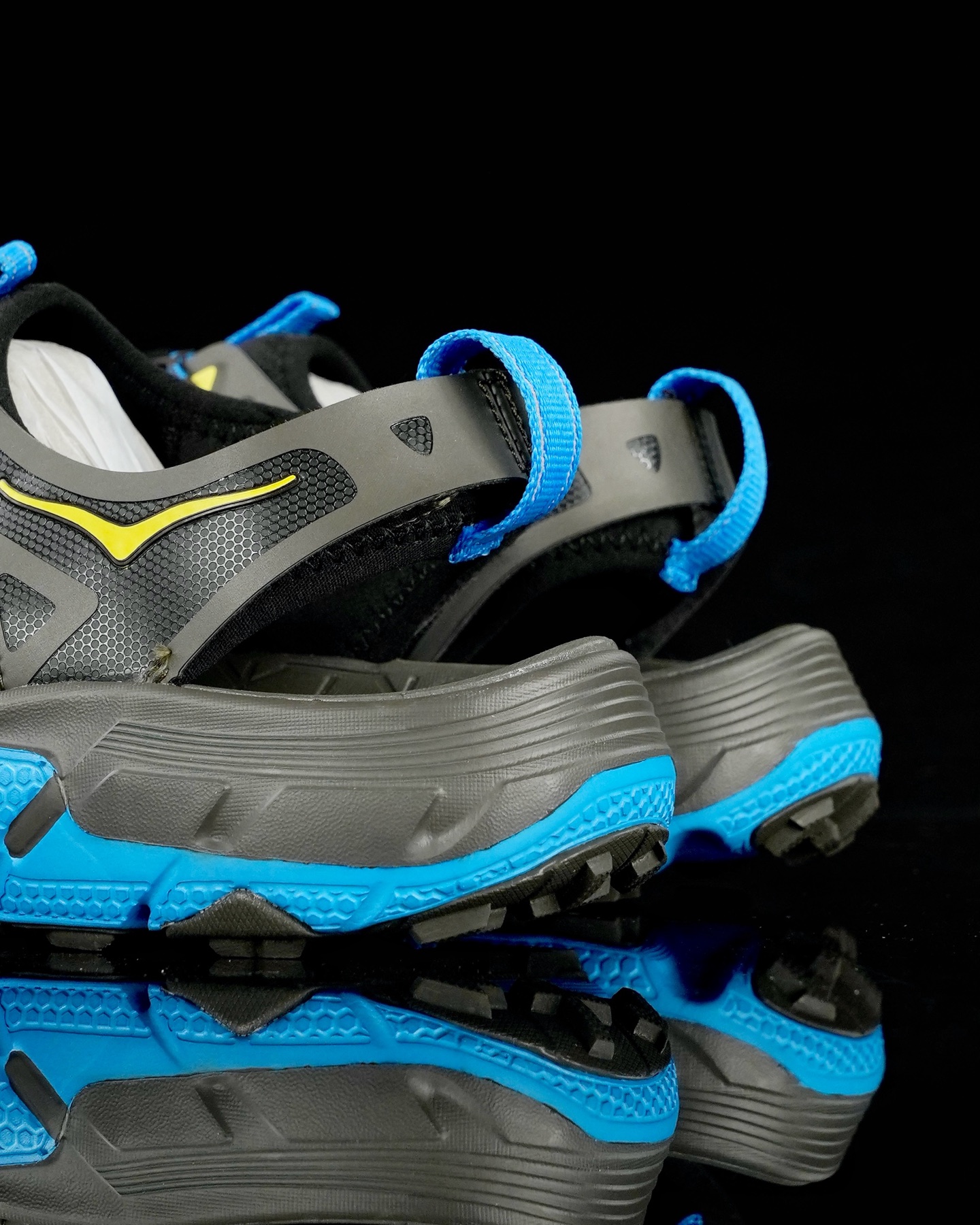 
HOKA One One Vibram 轻量溯溪鞋 
原鞋开发 最高品质 Hoka溯溪鞋出色的抓地防滑
