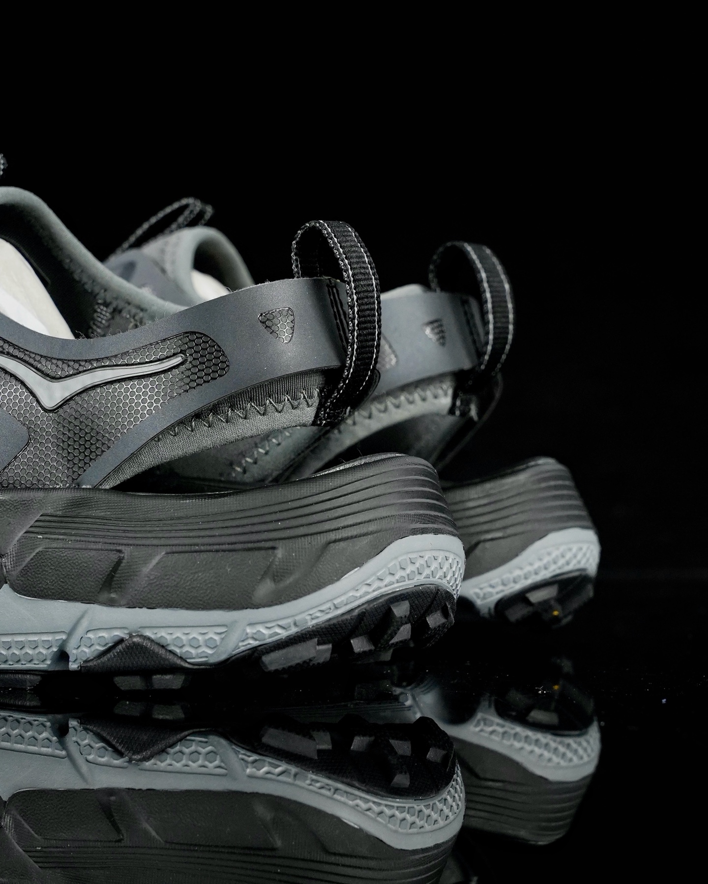 
HOKA One One Vibram 轻量溯溪鞋 
原鞋开发 最高品质 Hoka溯溪鞋出色的抓地防滑