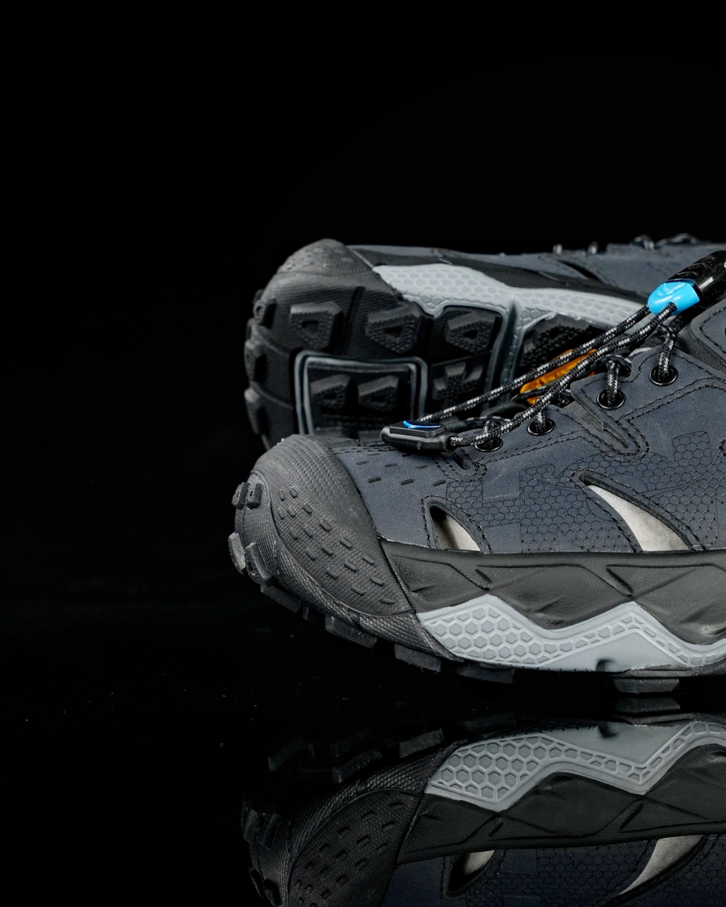 
HOKA One One Vibram 轻量溯溪鞋 
原鞋开发 最高品质 Hoka溯溪鞋出色的抓地防滑