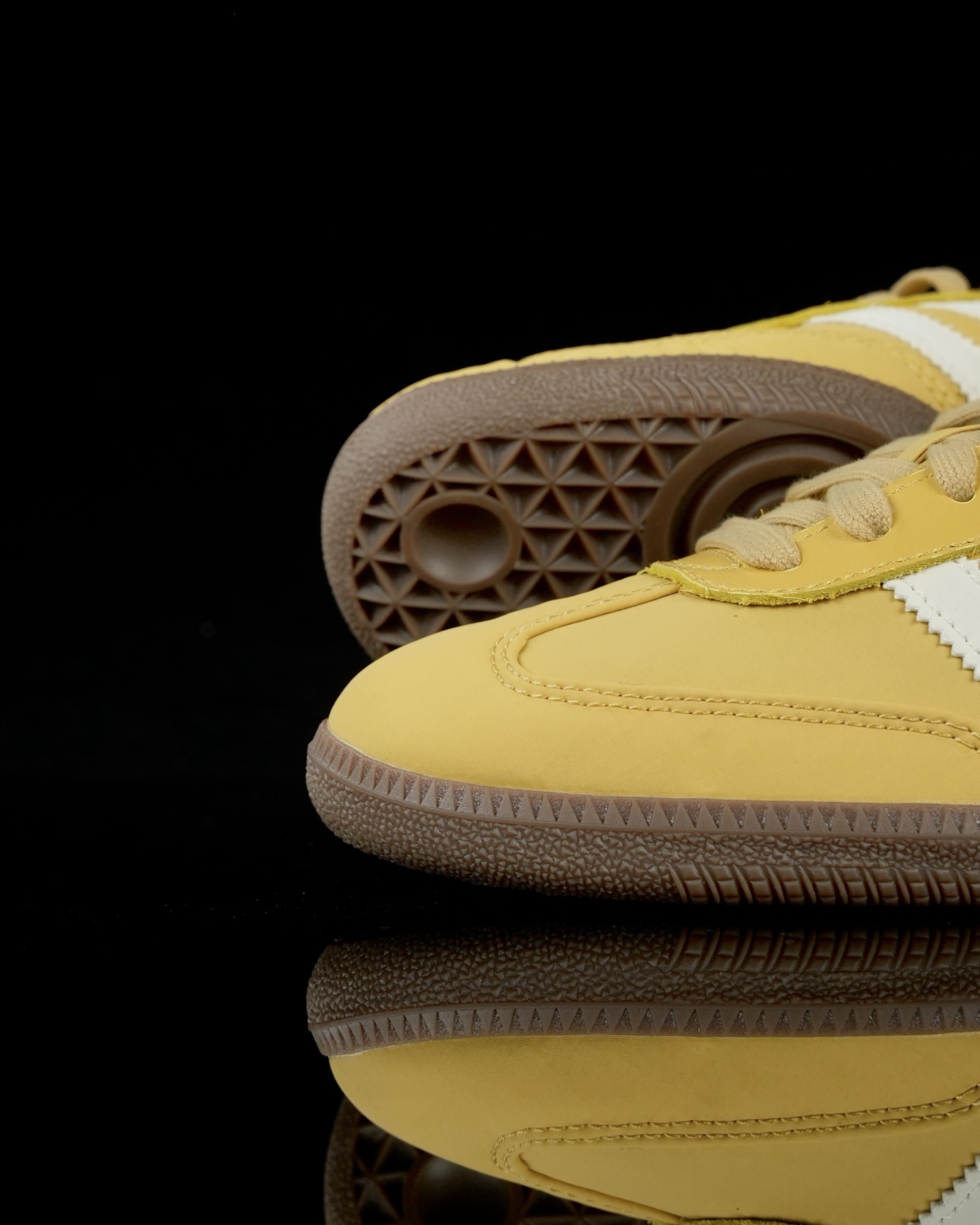 
SR纯原 Adidas Samba OG 
复古桑巴德训板鞋 纯原大厂出品
专柜同步配色 新款织物面料