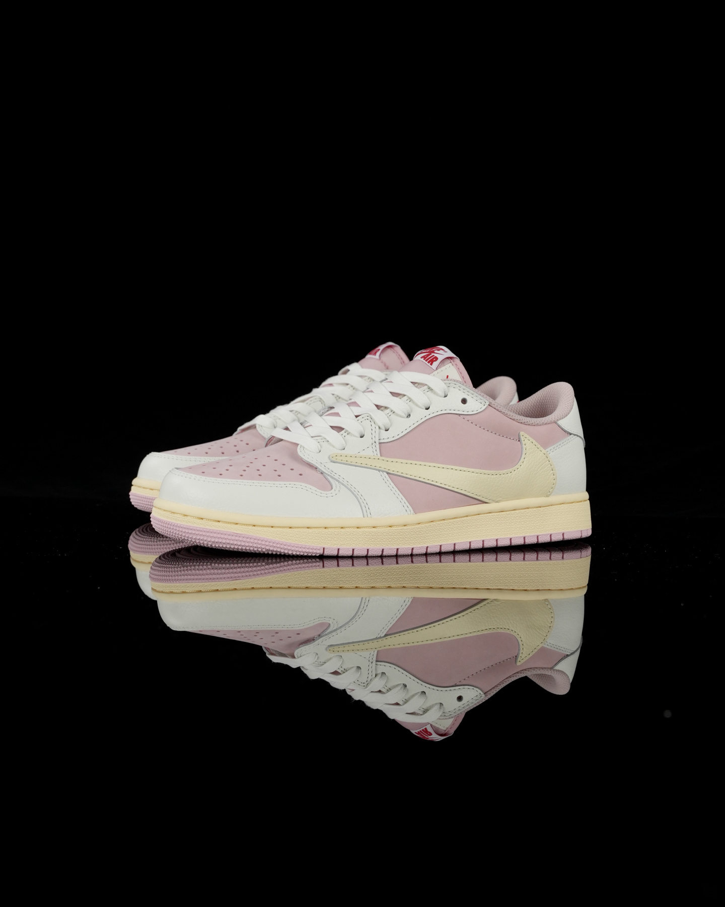 N版纯原 Travis Scott x Jordan Air Jordan 1
原厂全套原楦原纸板冲