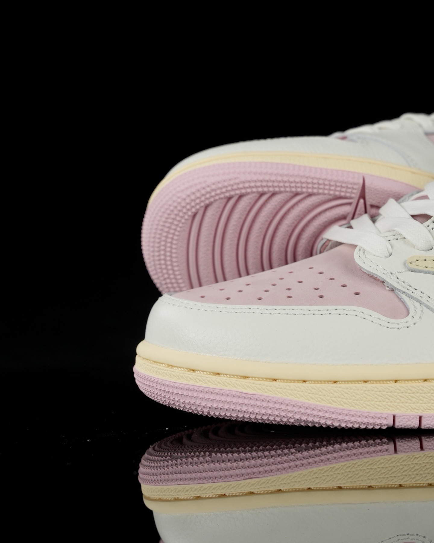 N版纯原 Travis Scott x Jordan Air Jordan 1
原厂全套原楦原纸板冲