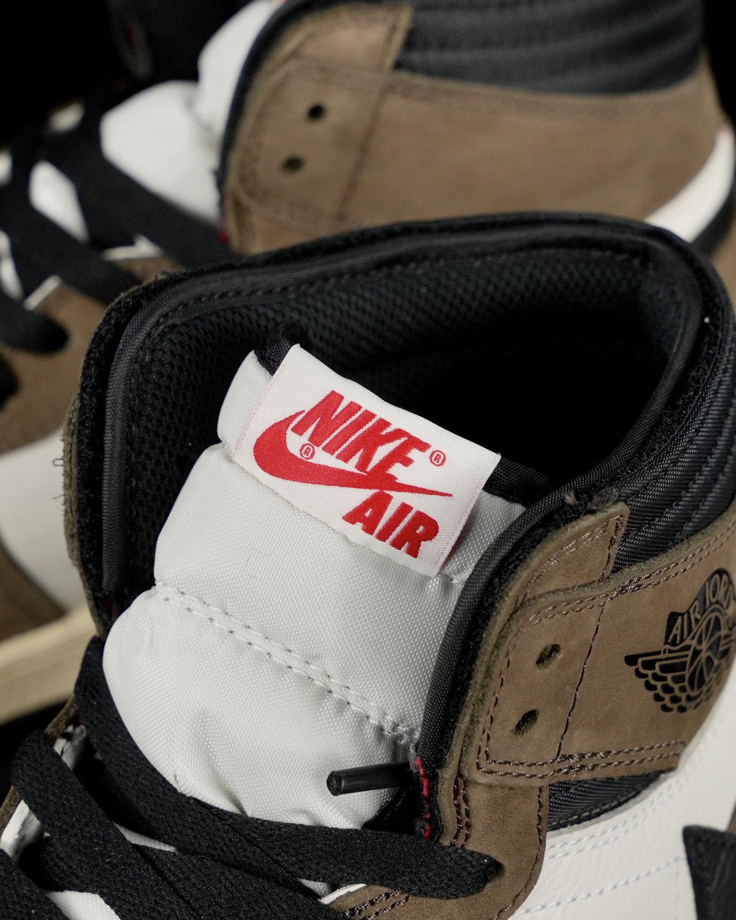  
N版纯原 Travis Scott x Jordan Air Jordan 1 
原厂全套原楦原纸板