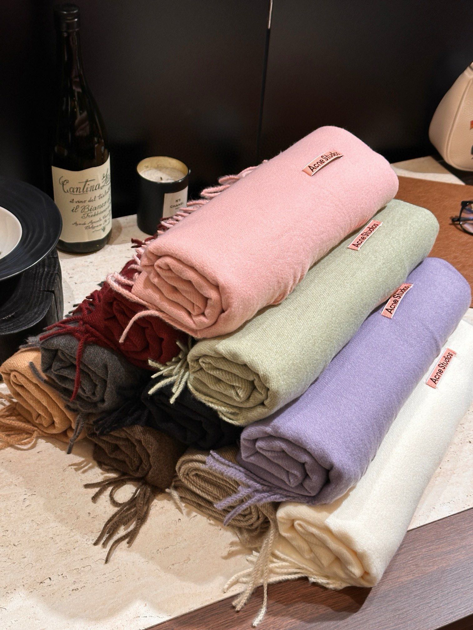 Generously oversized dimensions allow for versatile wear as a scarf - Comprehensive 5