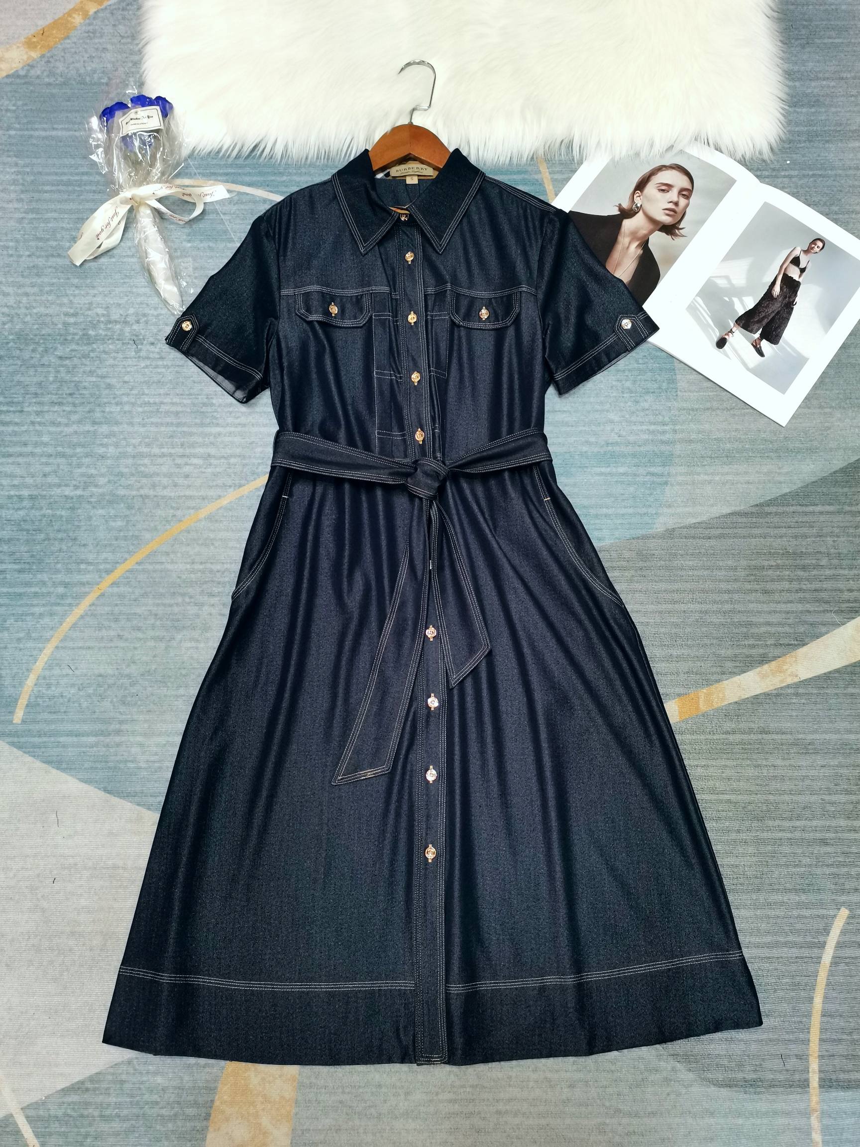 “Original Hard-Core Women’s Suit by Burberry with Unique Craftsmanship”