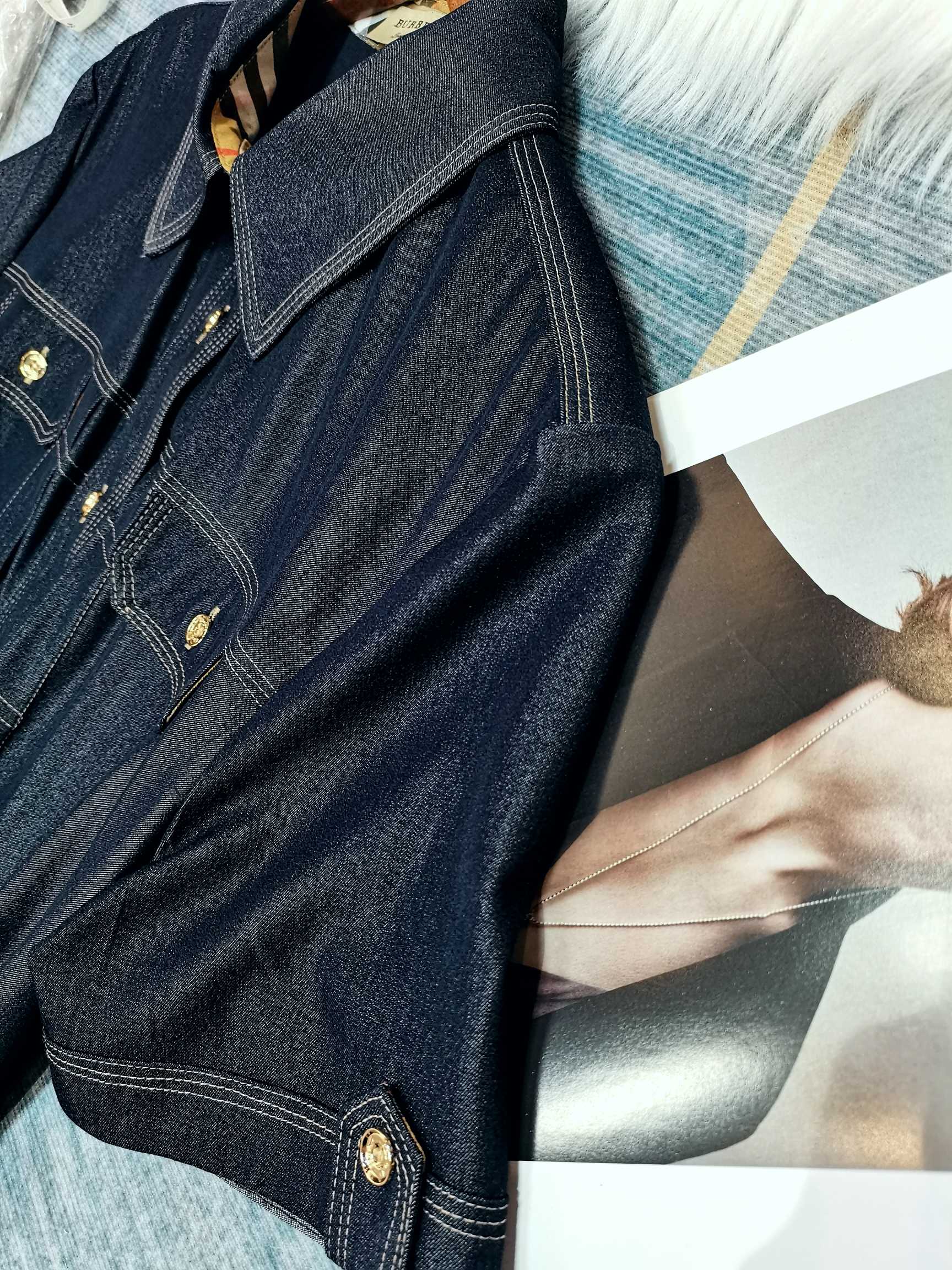 “Original Hard-Core Women’s Suit by Burberry with Unique Craftsmanship” - 图片 3