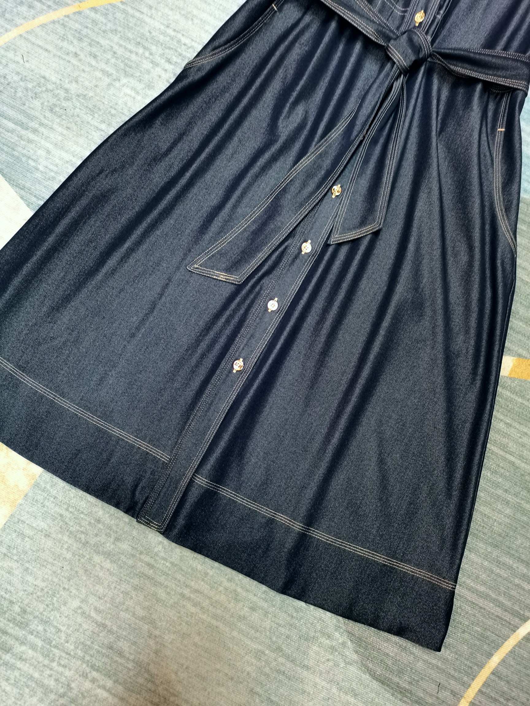 “Original Hard-Core Women’s Suit by Burberry with Unique Craftsmanship” - 图片 5