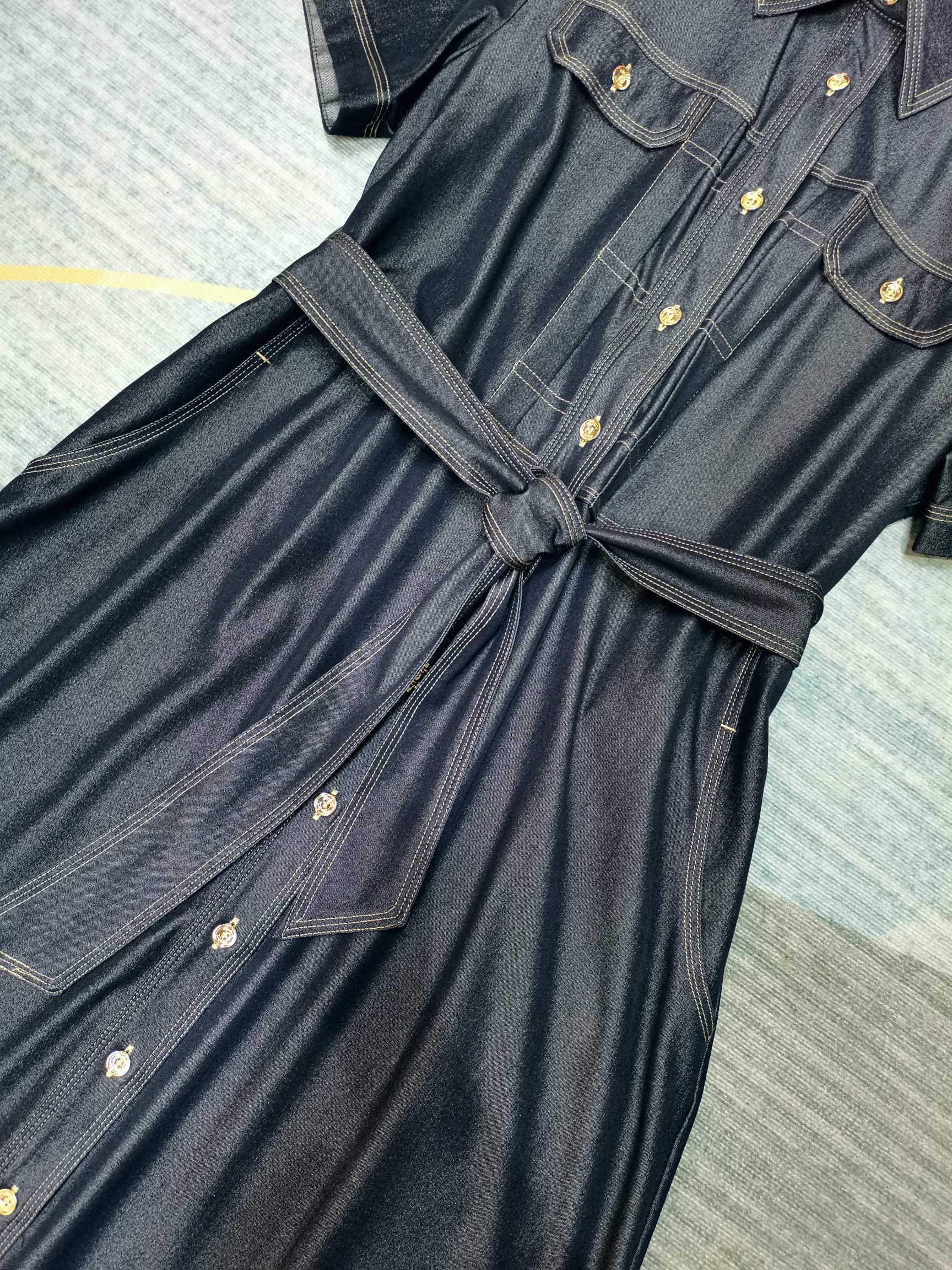 “Original Hard-Core Women’s Suit by Burberry with Unique Craftsmanship” - 图片 4